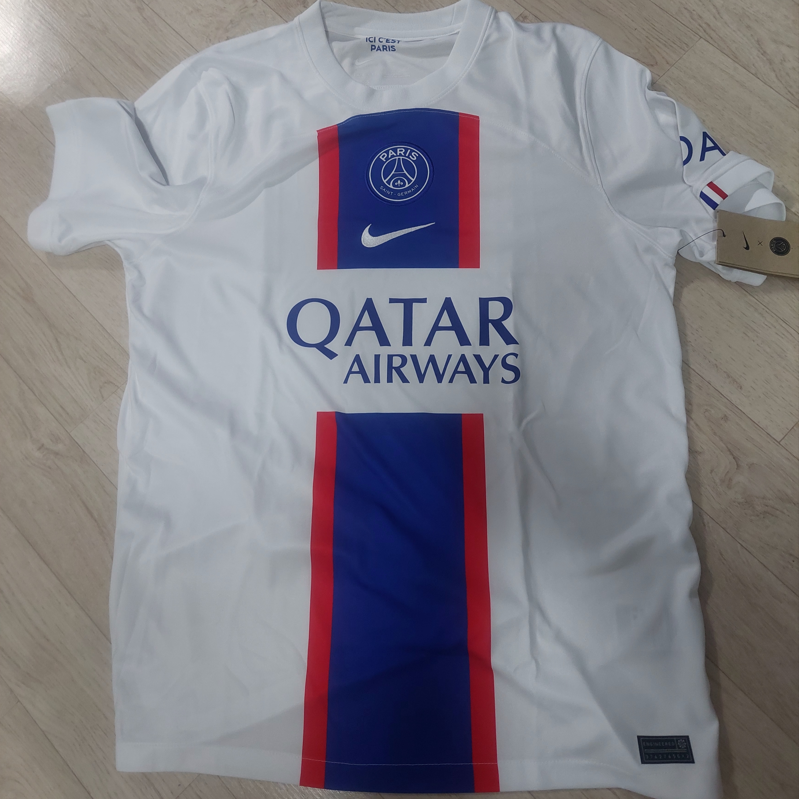 Nike Paris Saint-Germain 2022/23 Dri-Fit Stadium 3rd Jersey White (Non Marking Ver.) 착용 스타일