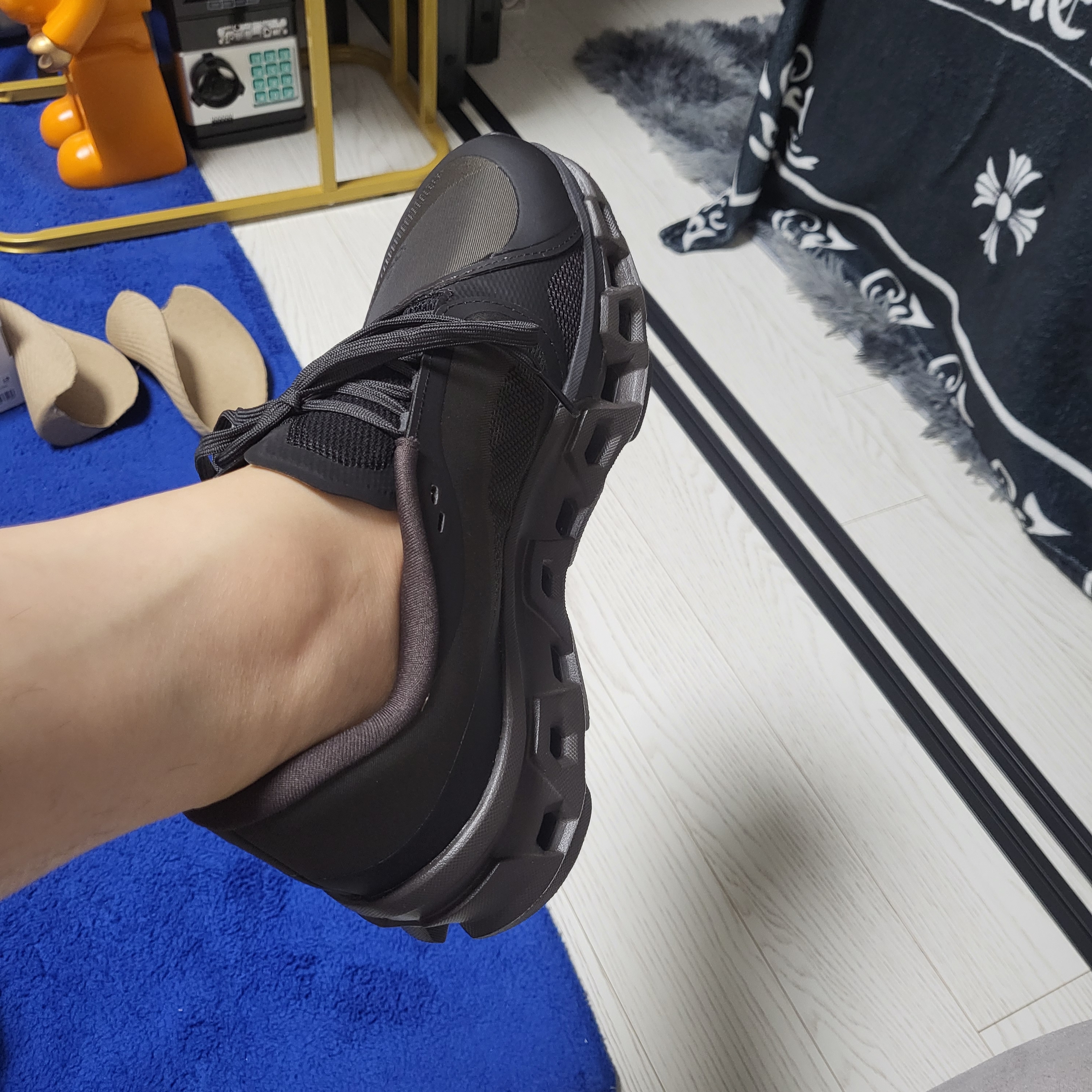 On Running x Post Archive Faction (Paf) Cloudmonster 2 Thorn Brown 착용 스타일 - 3