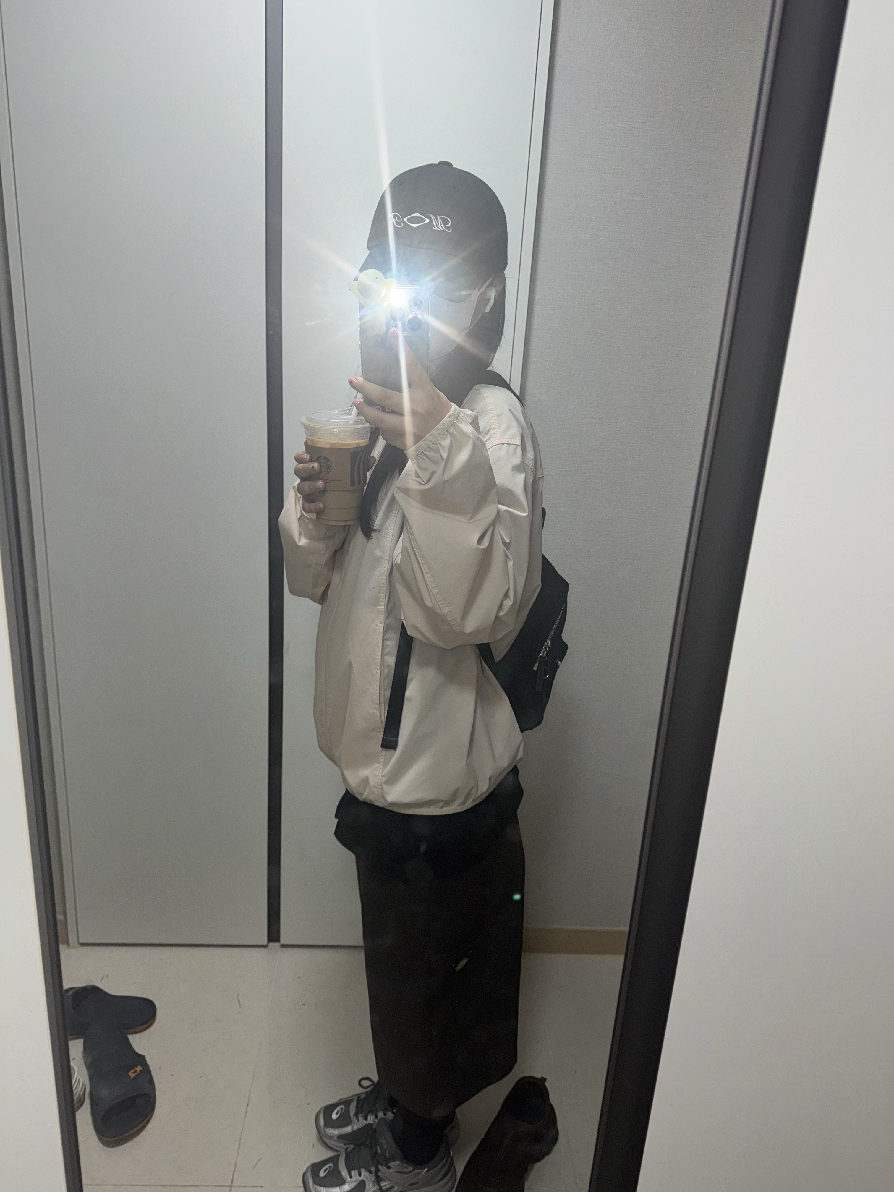Dickies Loose Fit 13 Inch Flat Front Work Shorts Dark Brown 착용 스타일