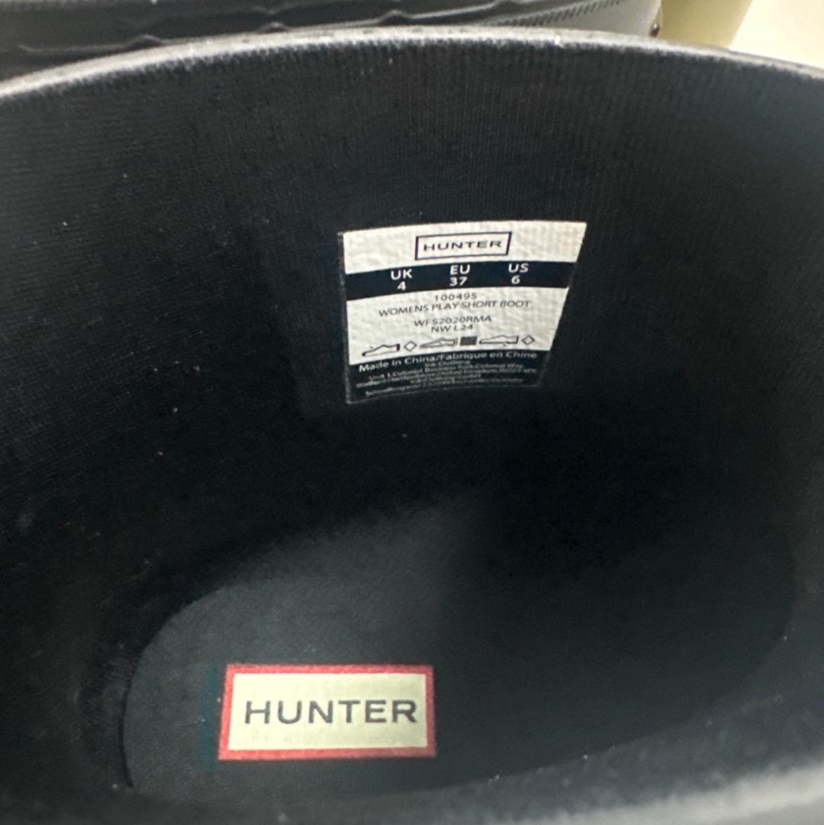 (W) Hunter Play Short Rain Boots Black 착용 스타일 - 1