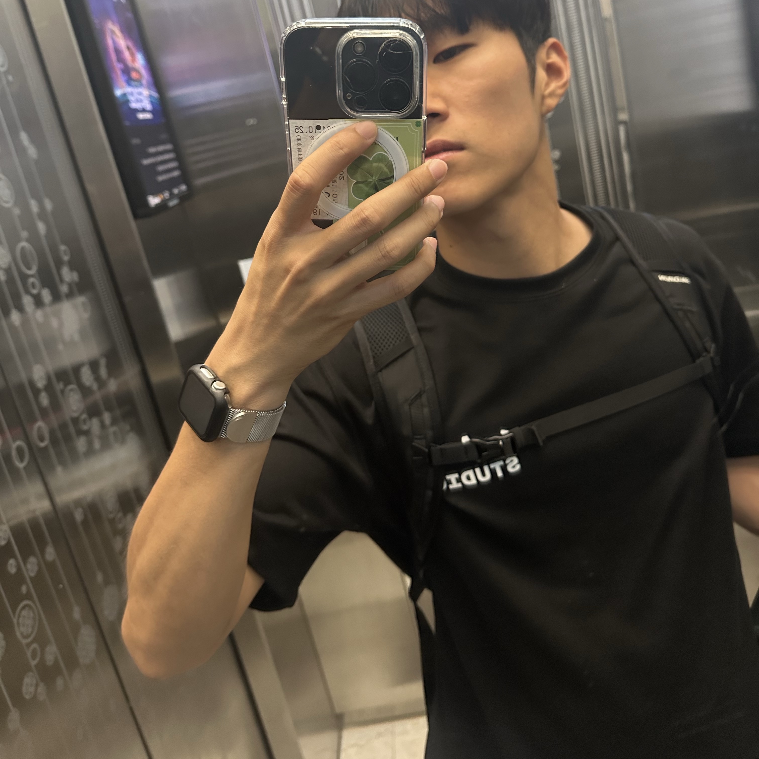 IAB Studio Basic T-Shirt Black White 착용 스타일