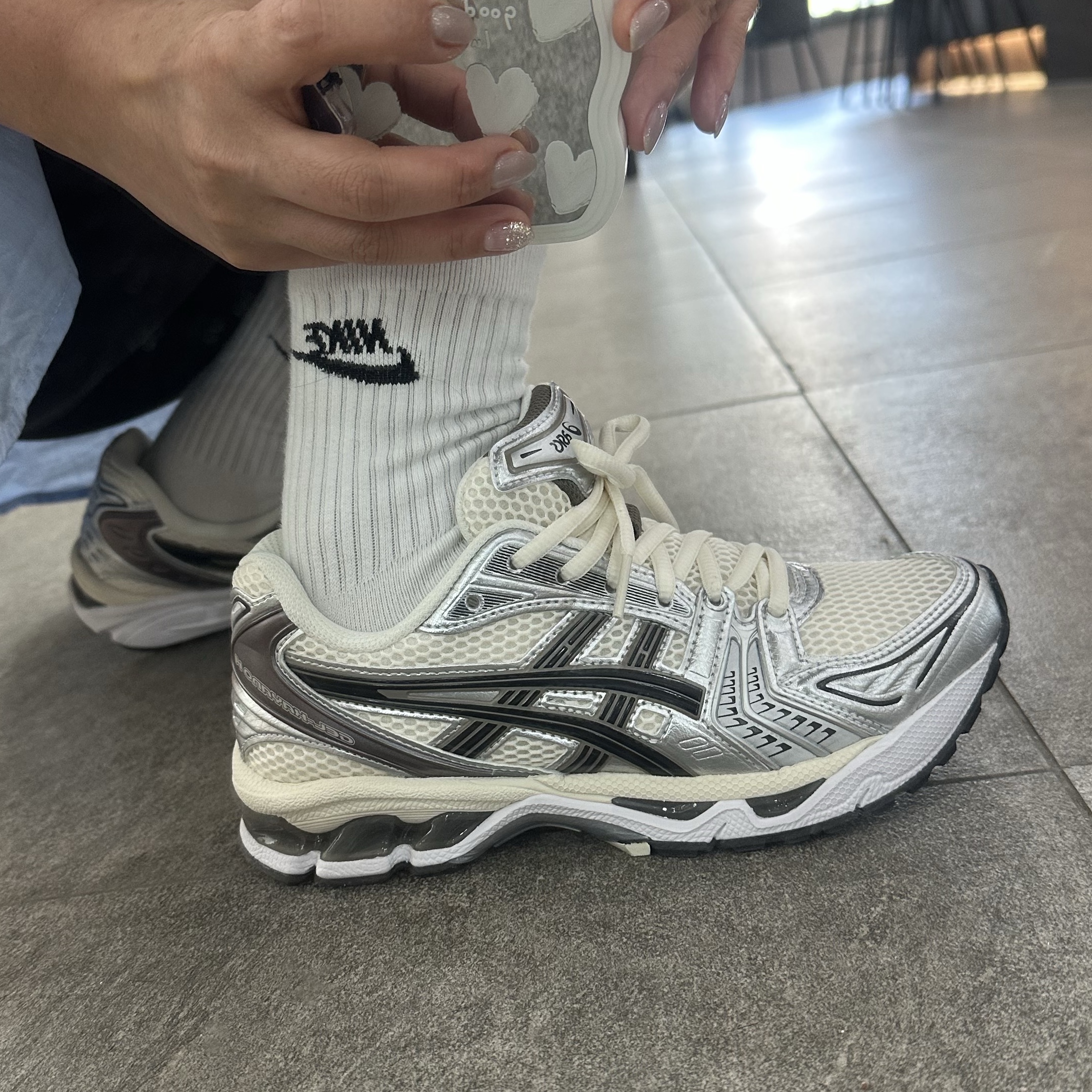 Asics Gel-Kayano 14 Cream Black 착용 스타일 - 1