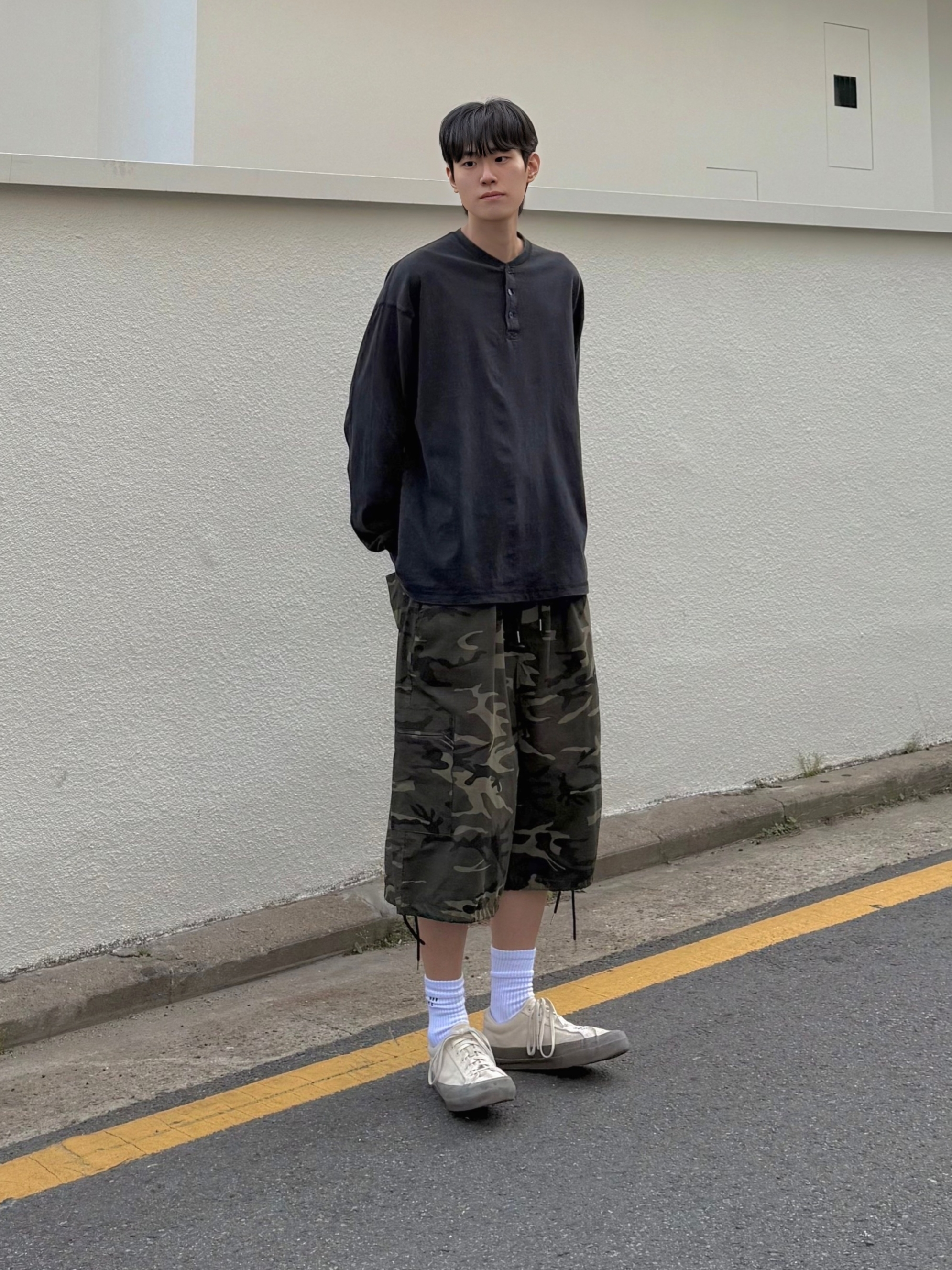 Moonstar Fine Vulcanized Gym Classic White, Moonstar Fine Vulcanized Gym Classic Dark Navy 착용 스타일 - 1