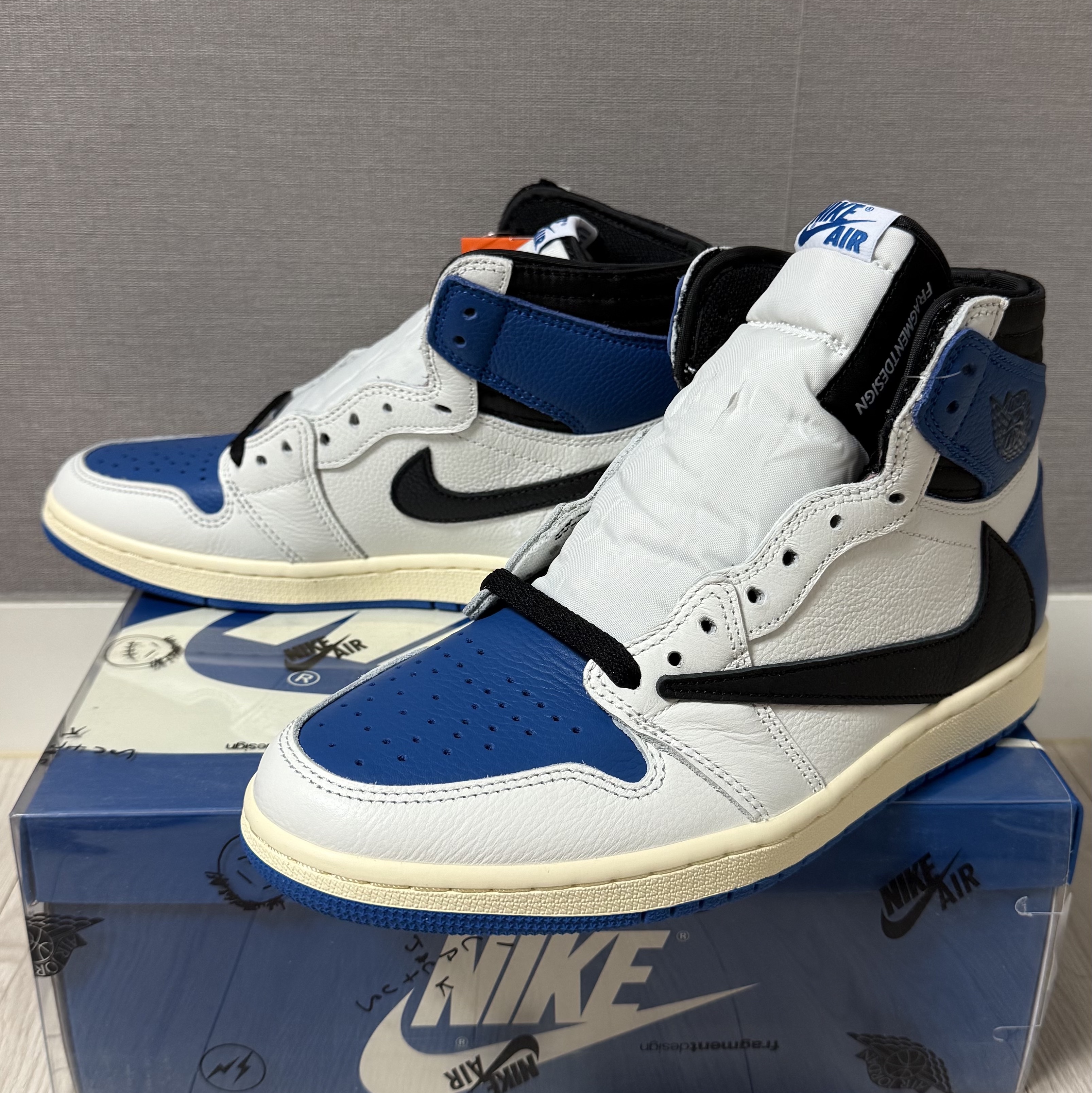 Jordan 1 x Travis Scott x Fragment Retro High OG SP Military Blue 착용 스타일