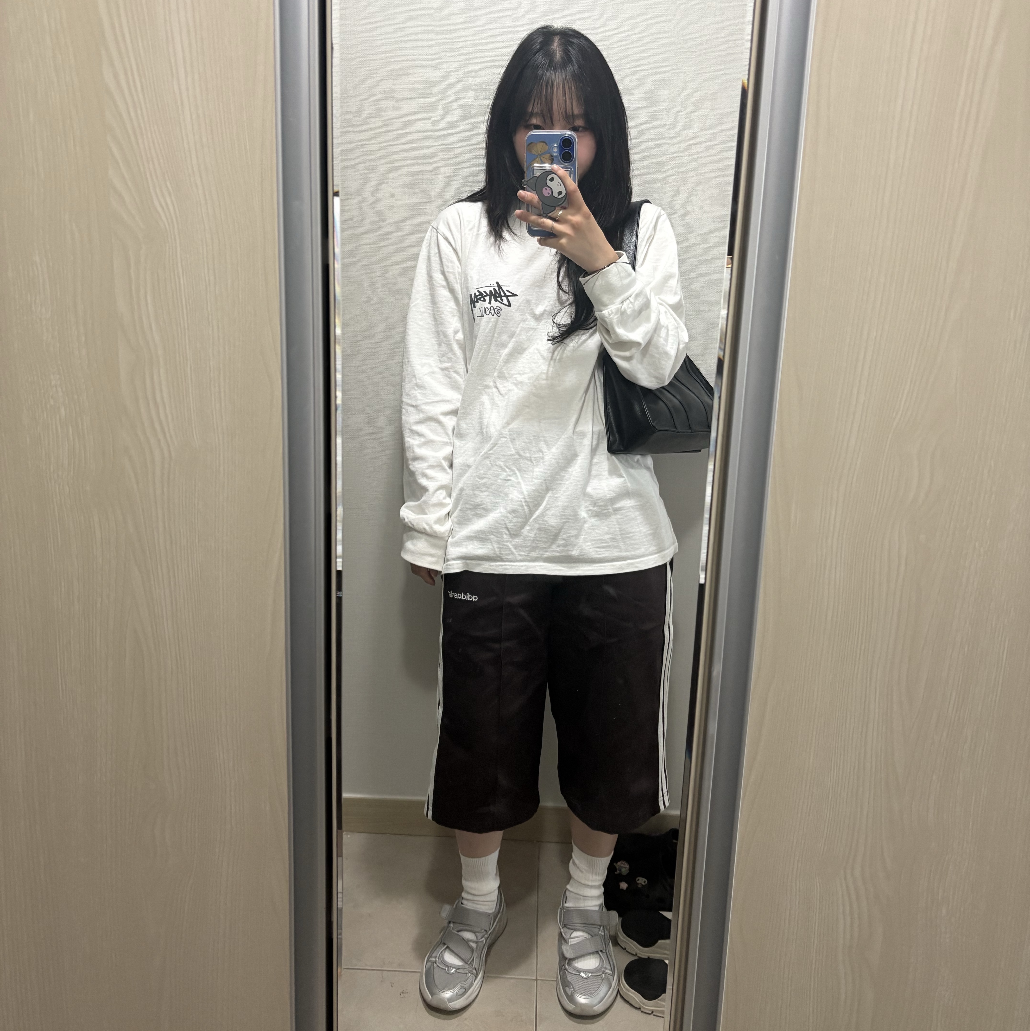 Stussy Stock Seoul LS T-Shirt White, Adidas 80s Loose Buttoned 3-Stripes 11 Inch Bermuda Shorts Shadow Brown - KR Sizing 착용 스타일