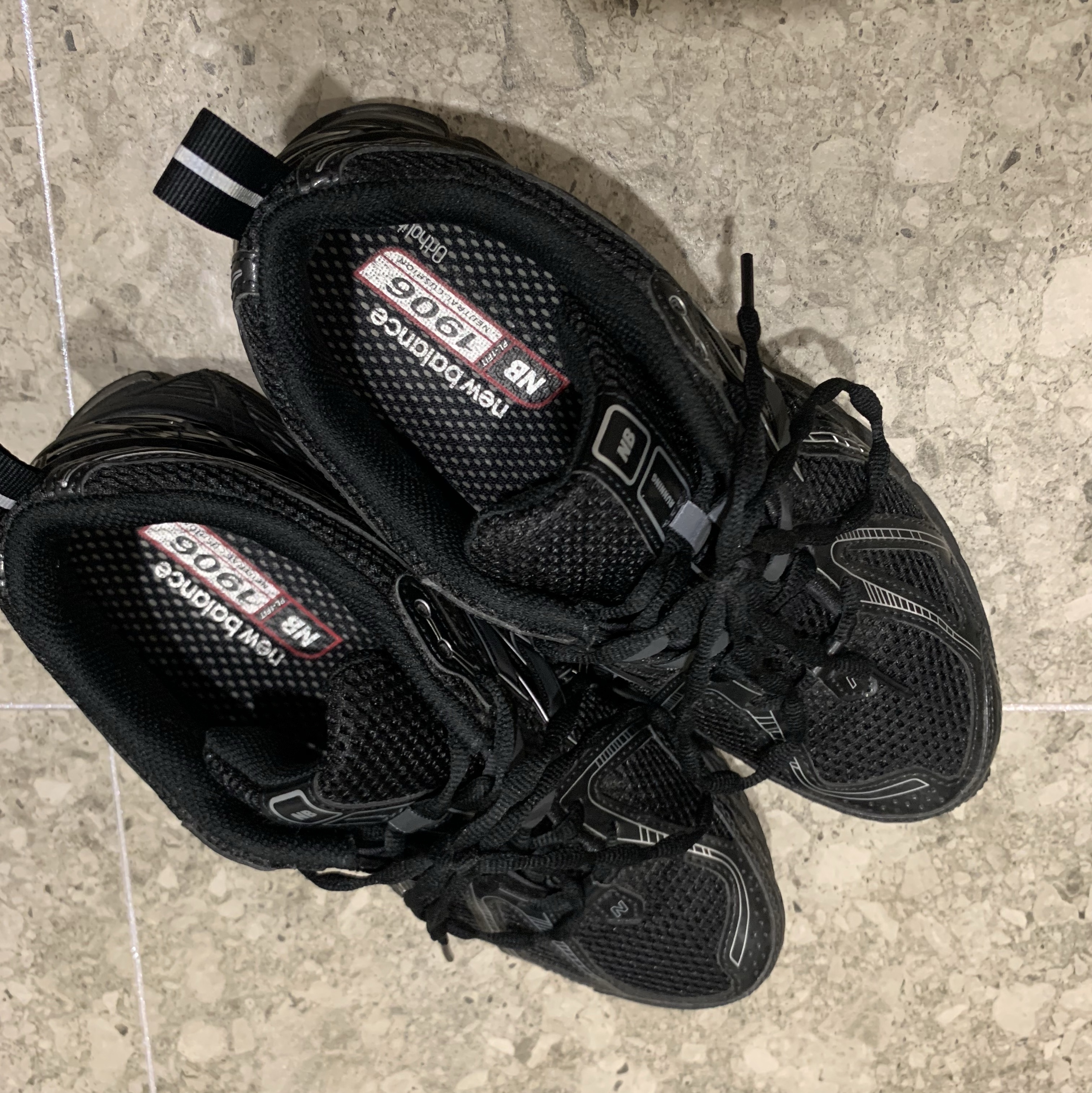 New Balance 1906R Black Silver Metallic 착용 스타일