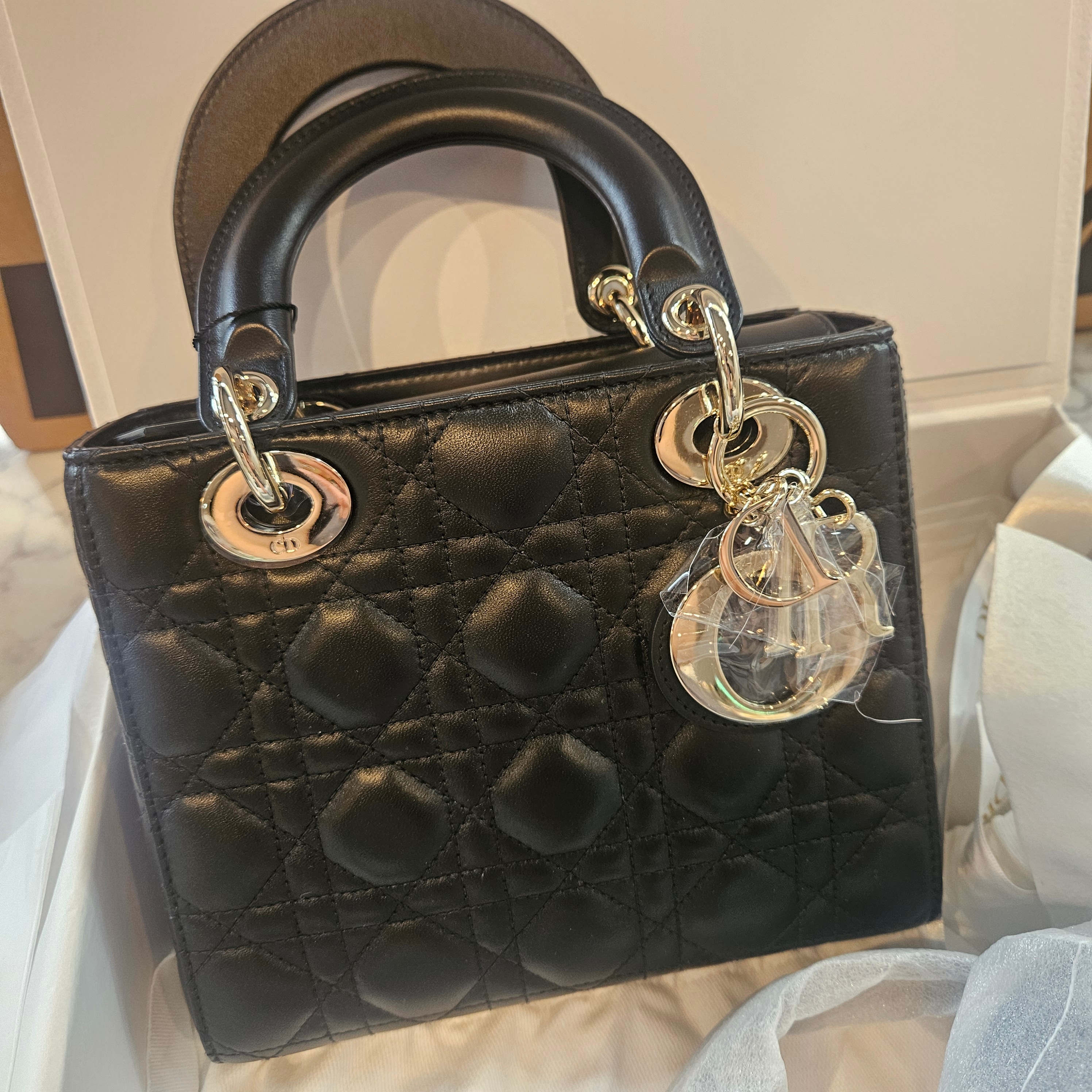 Dior Small Lady Bag My ABCDior Cannage Lambskin Black 착용 스타일 - 1
