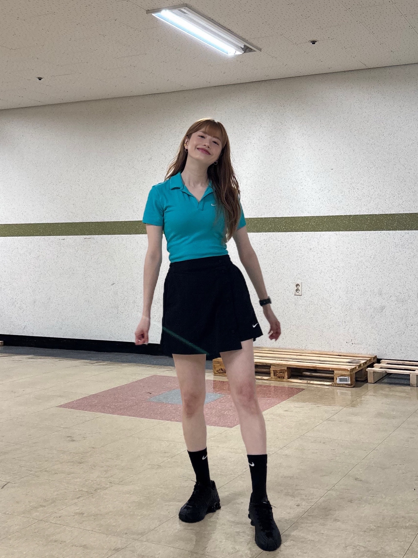 (W) Nike Shox R4 Black, (W) Nike NSW Essential Short Sleeve Polo Top Dusty Cactus Sail - Asia 착용 스타일 - 4