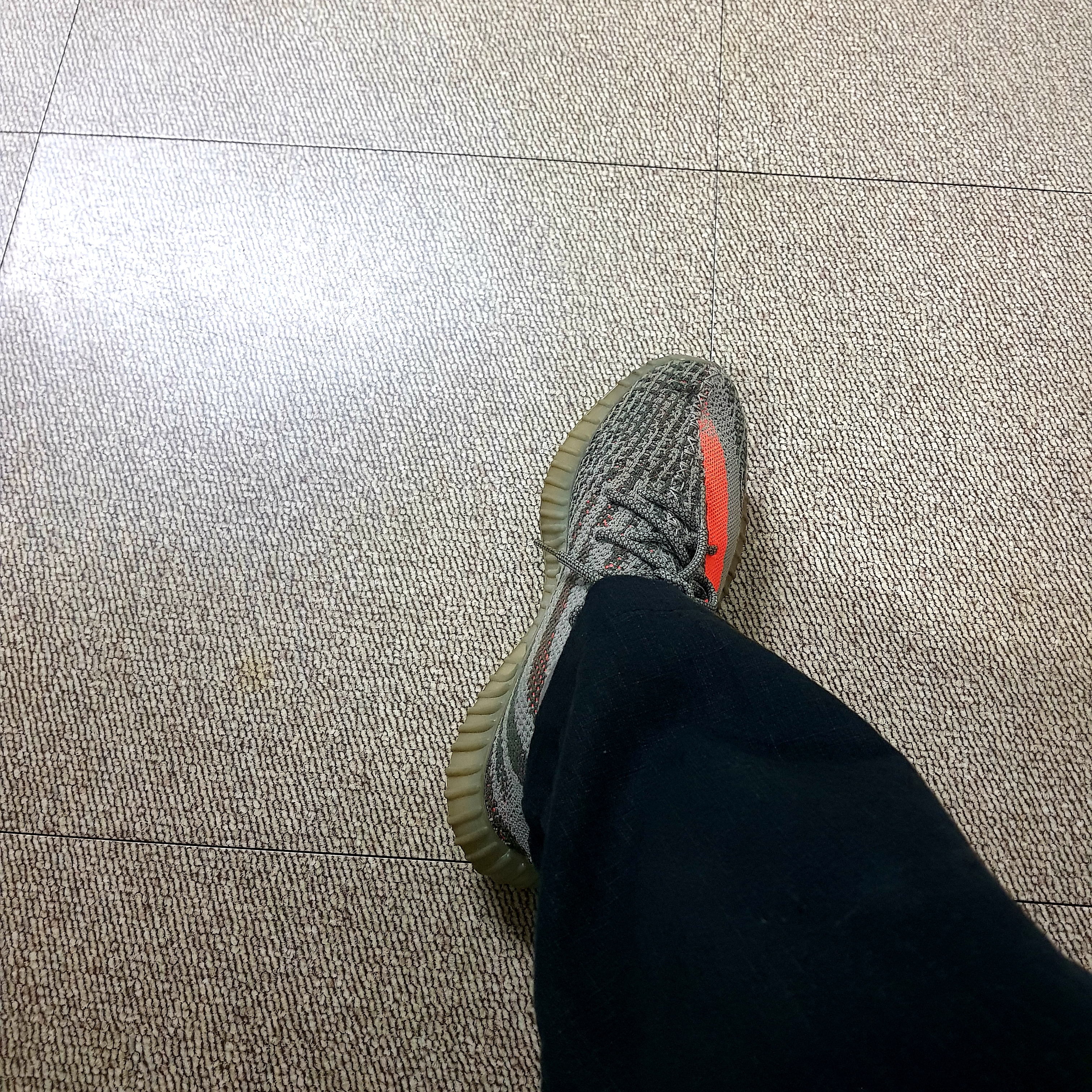 Adidas Yeezy Boost 350 V2 Beluga 착용 스타일