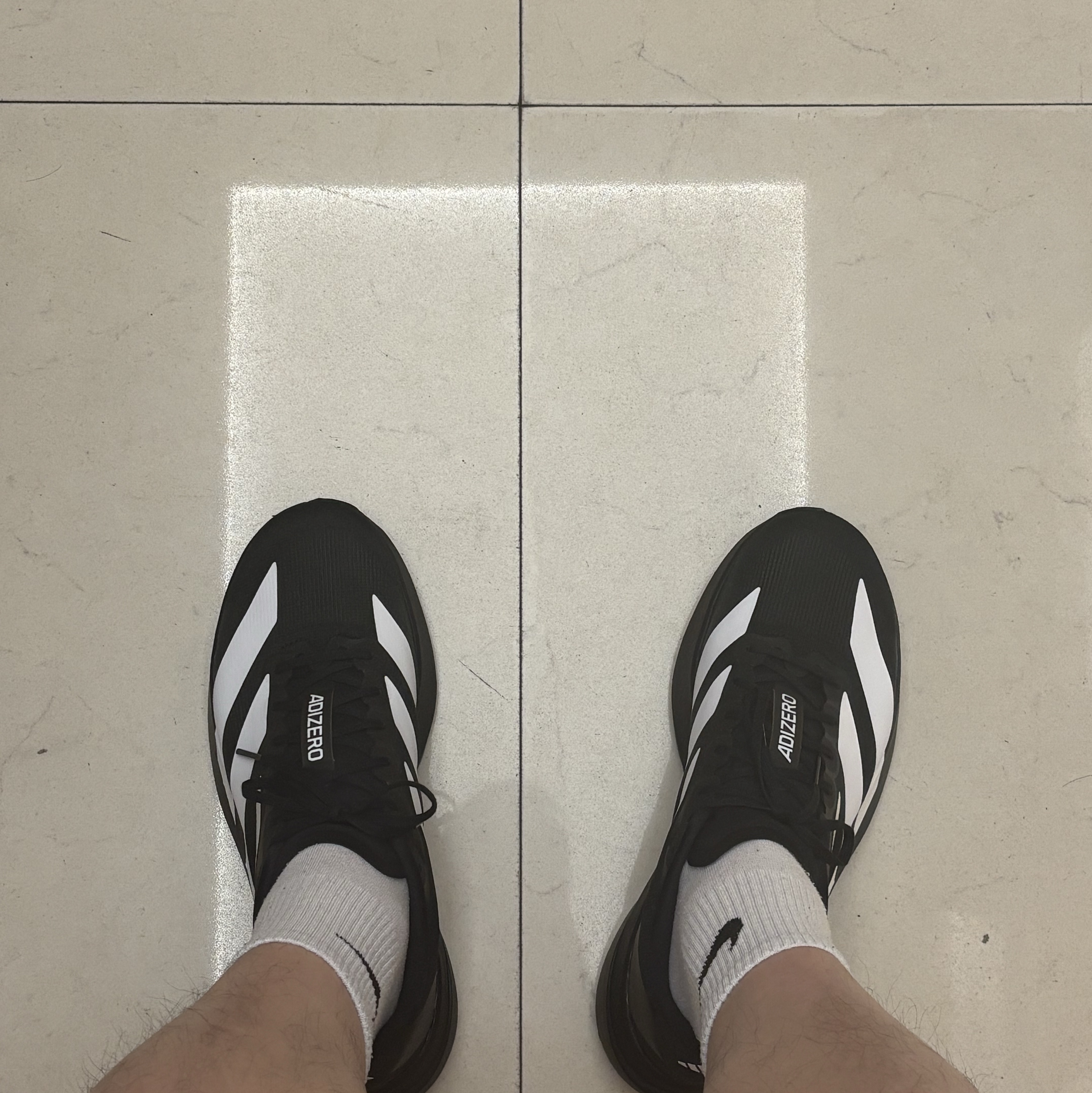 Adidas Adizero EVO SL Core Black Cloud White 착용 스타일