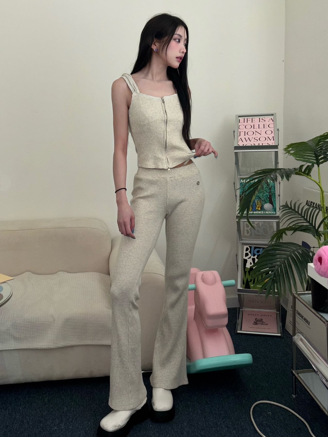 Don't Ask My Plan Luna Hooded Crop 2way Zip Up Sleeveless - Oatmeal, Don't Ask My Plan Luna Slim Fit Lowrise Pants - Oatmeal 착용 스타일 - 2