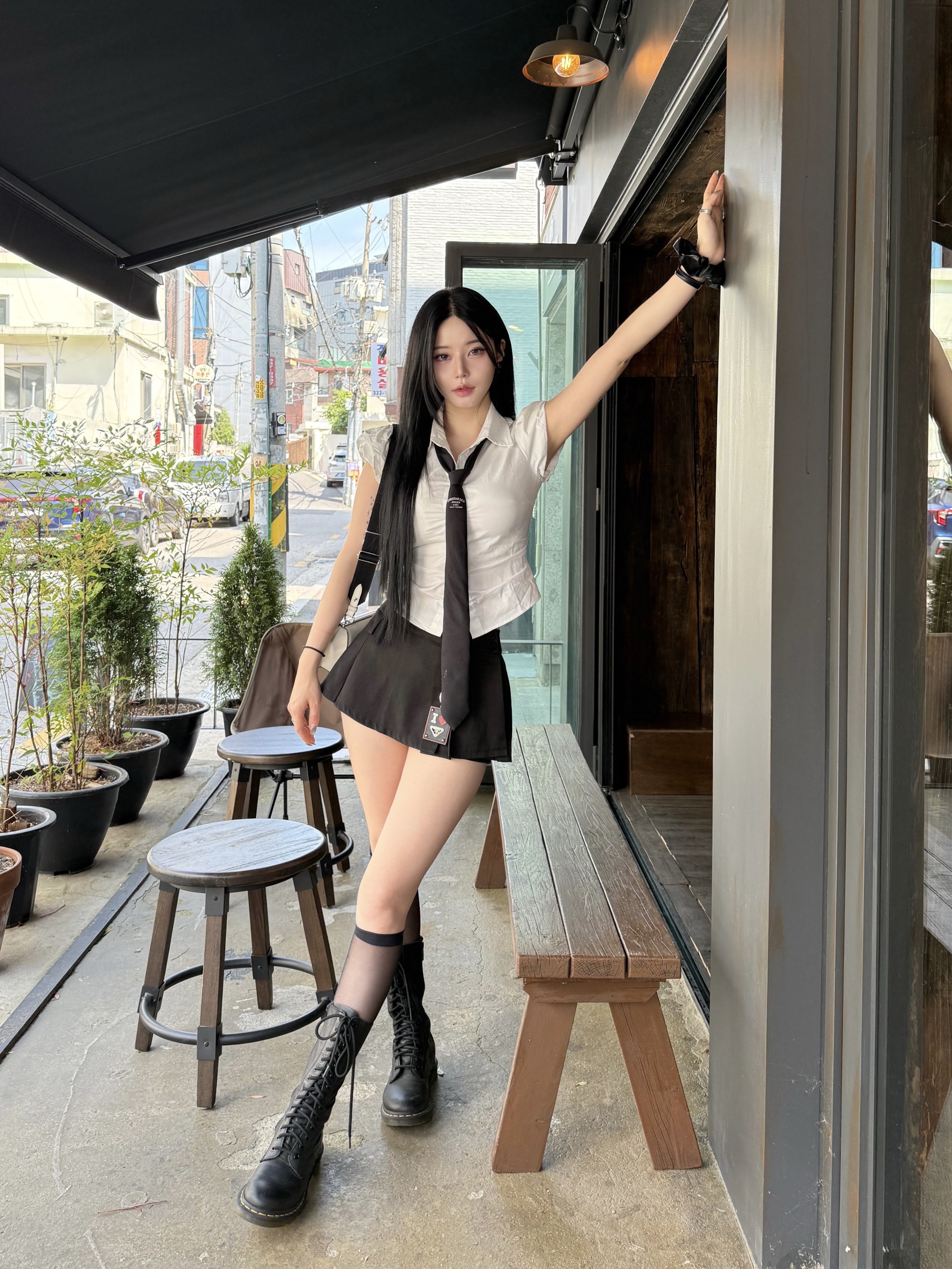 (W) Dr. Martens 1B99 Boots Black 착용 스타일 - 1