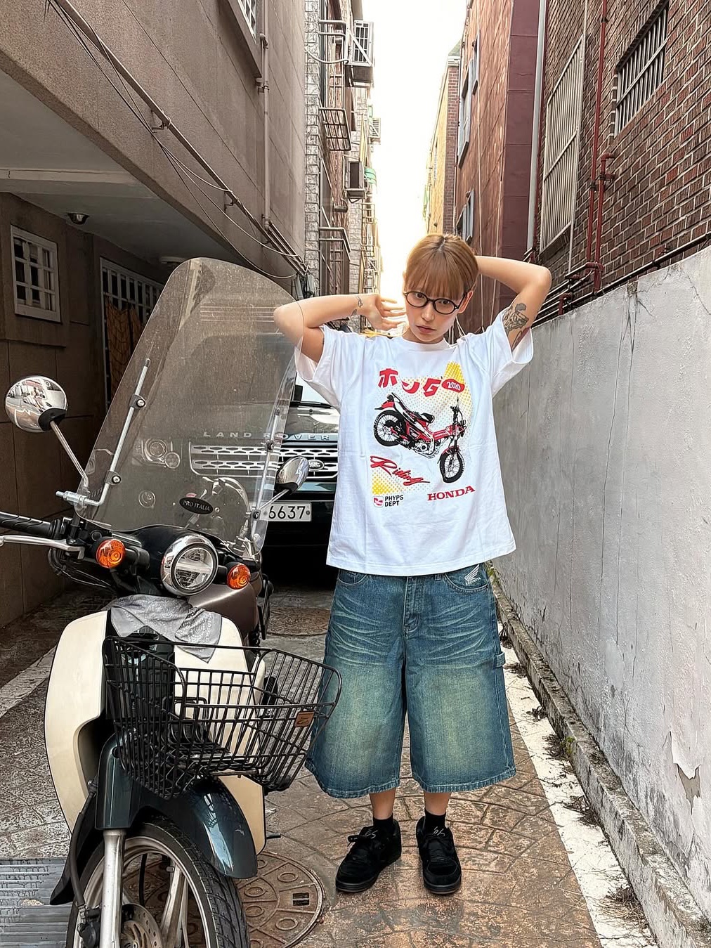 Honda Wing Logo Carpenter Bermuda Pants Blue, Honda Anime CT 125 Short Sleeve White 착용 스타일 - 1
