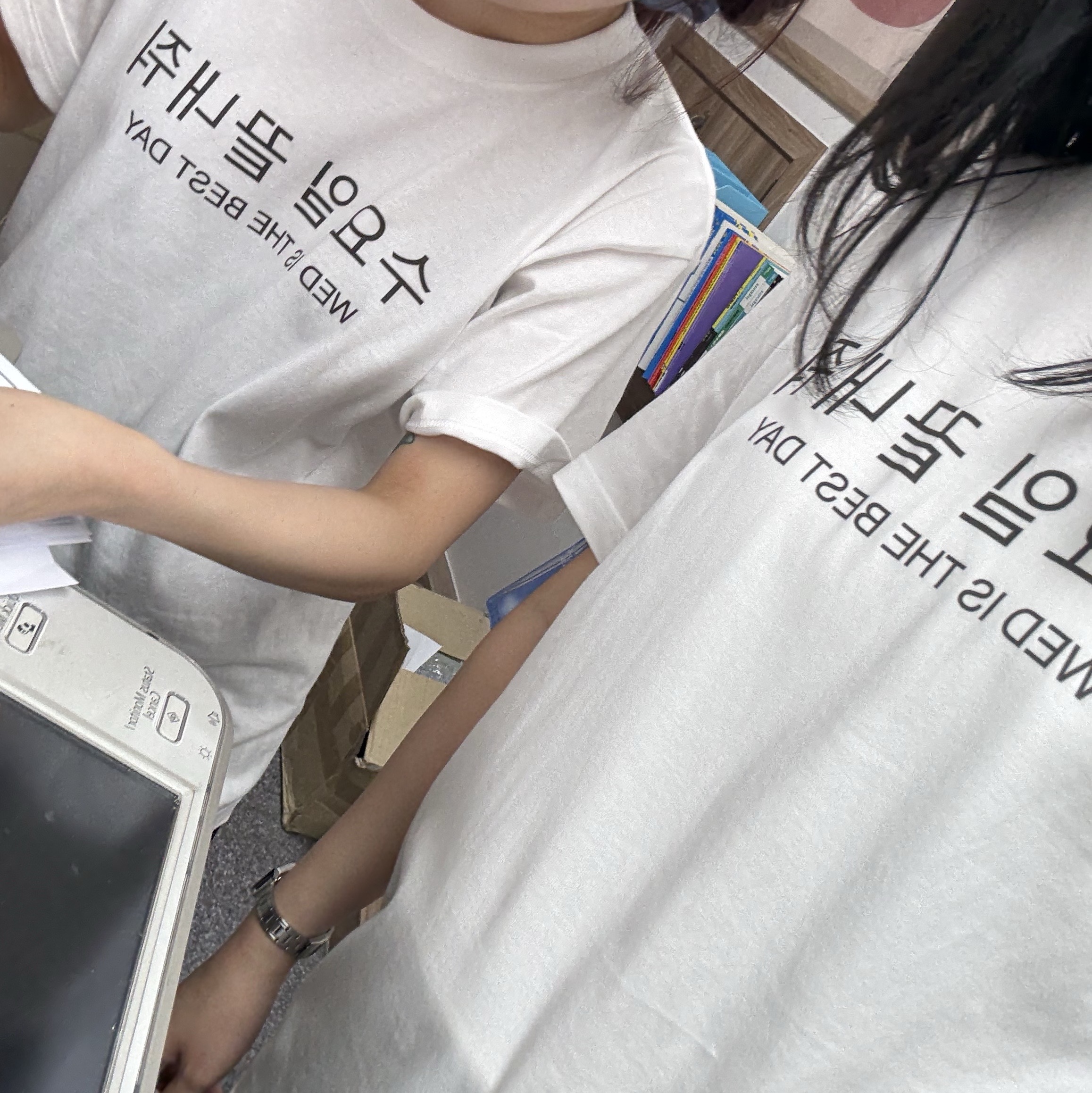 [KREAM 단독] Kims Fruits Wed Is The Best Day 착용 스타일 - 1