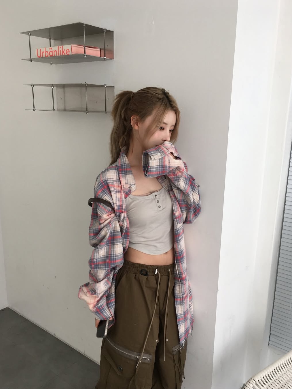 GRAILZ Bleached Plaid Shirts Pink 착용 스타일 - 2