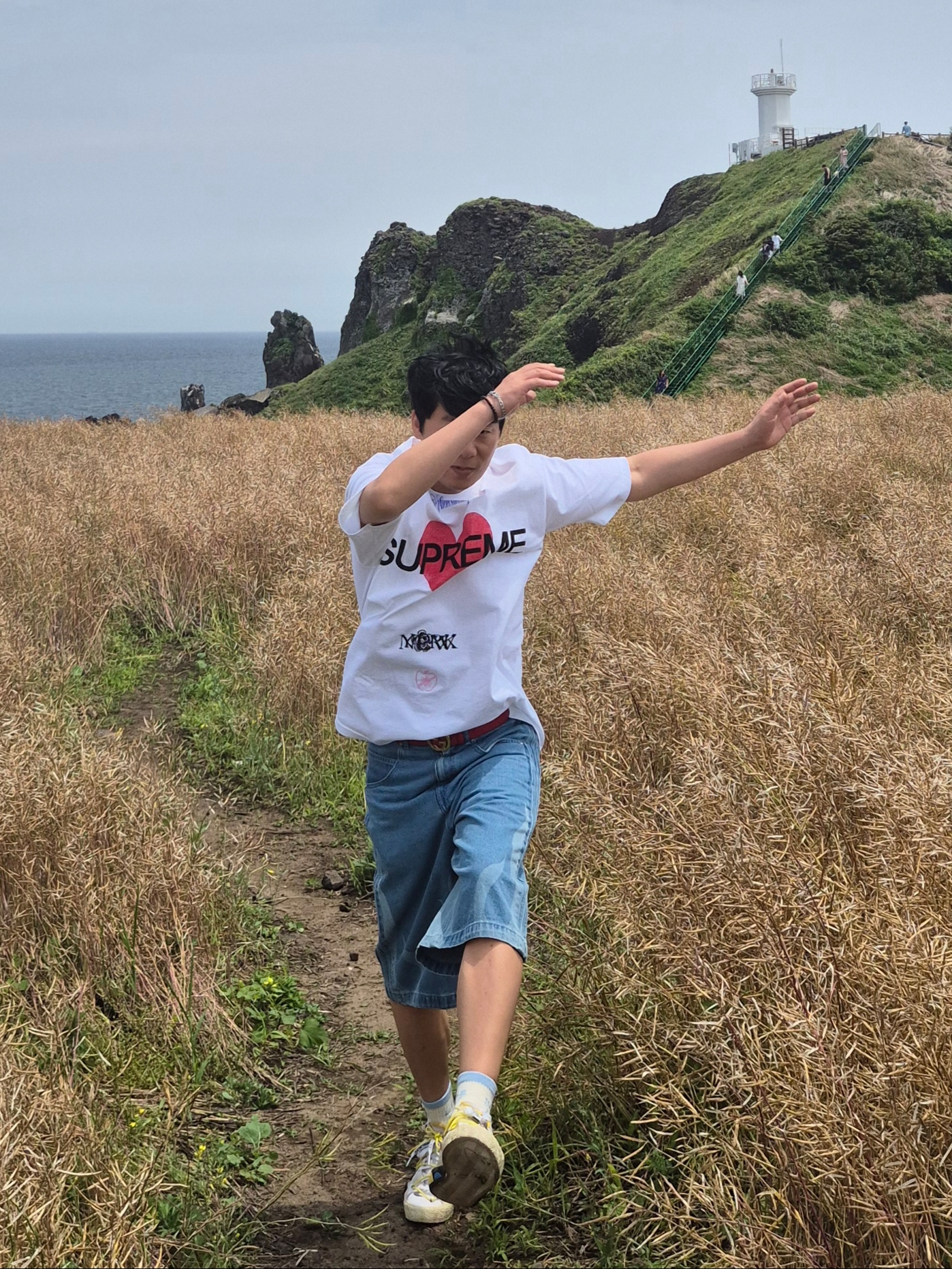 Supreme Announcing T-Shirt White - 25SS, Adidas Flames Denim Shorts Blue - KR Sizing 착용 스타일 - 1