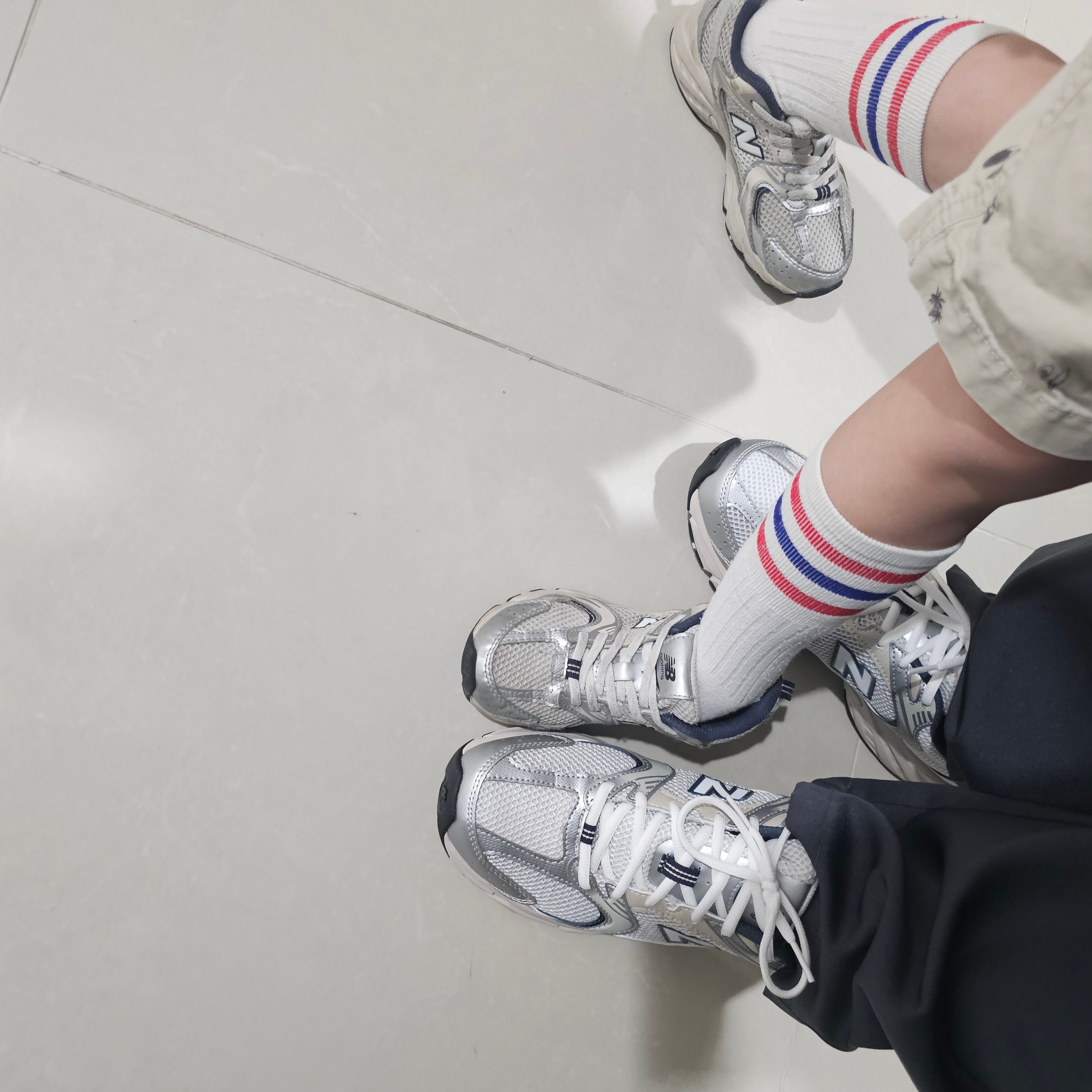 New Balance 530 Steel Grey 착용 스타일