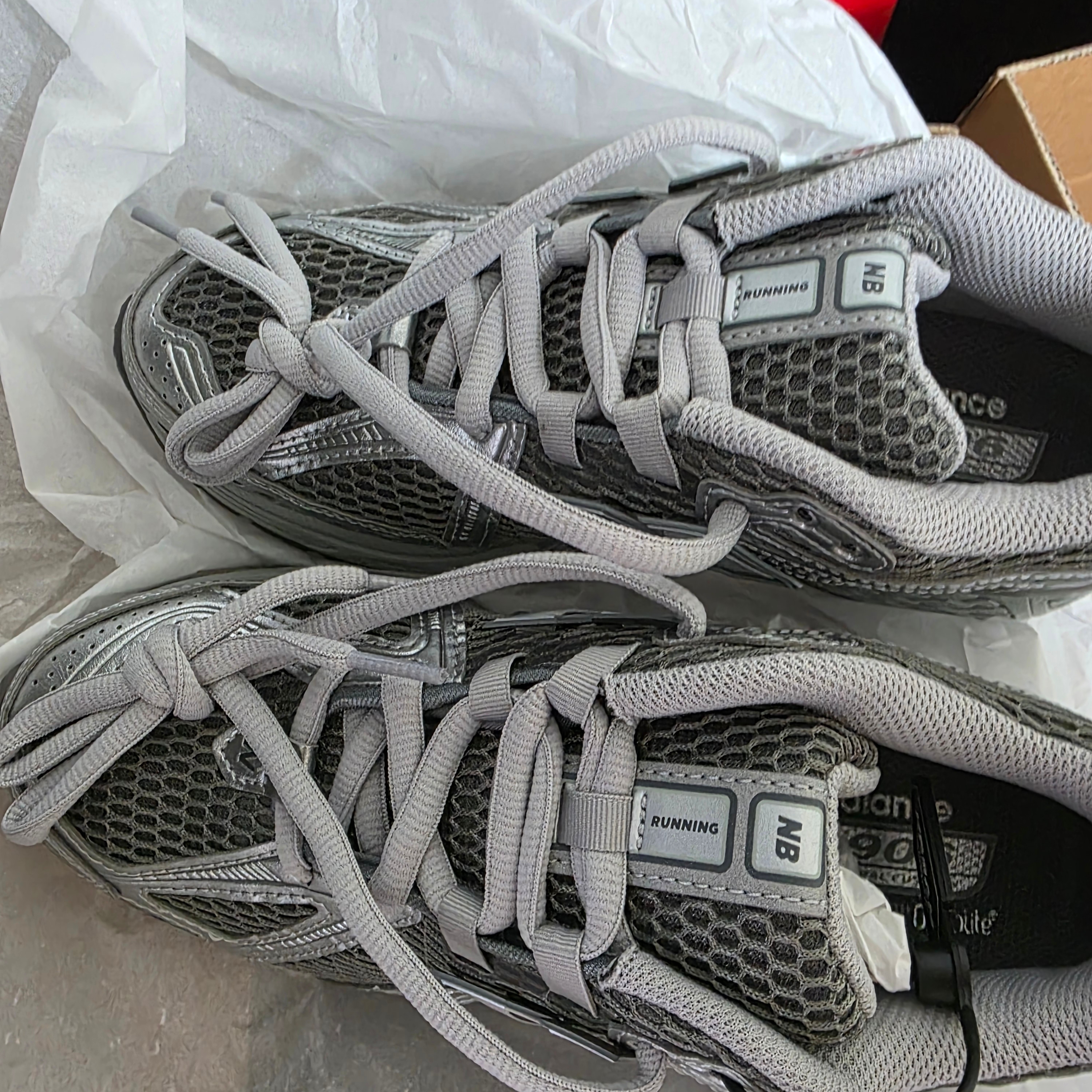 New Balance 1906R Harbor Grey Silver Metalic 착용 스타일 - 2