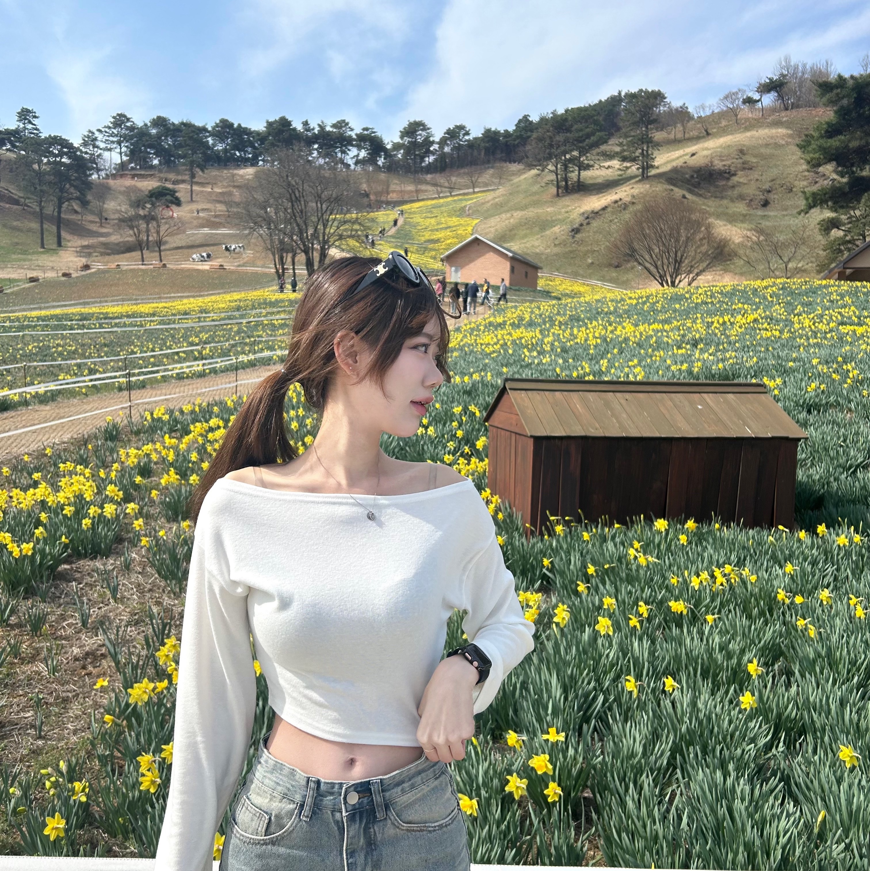 (W) Celine Triomphe 01 Sunglasses in Acetate Black 착용 스타일 - 1