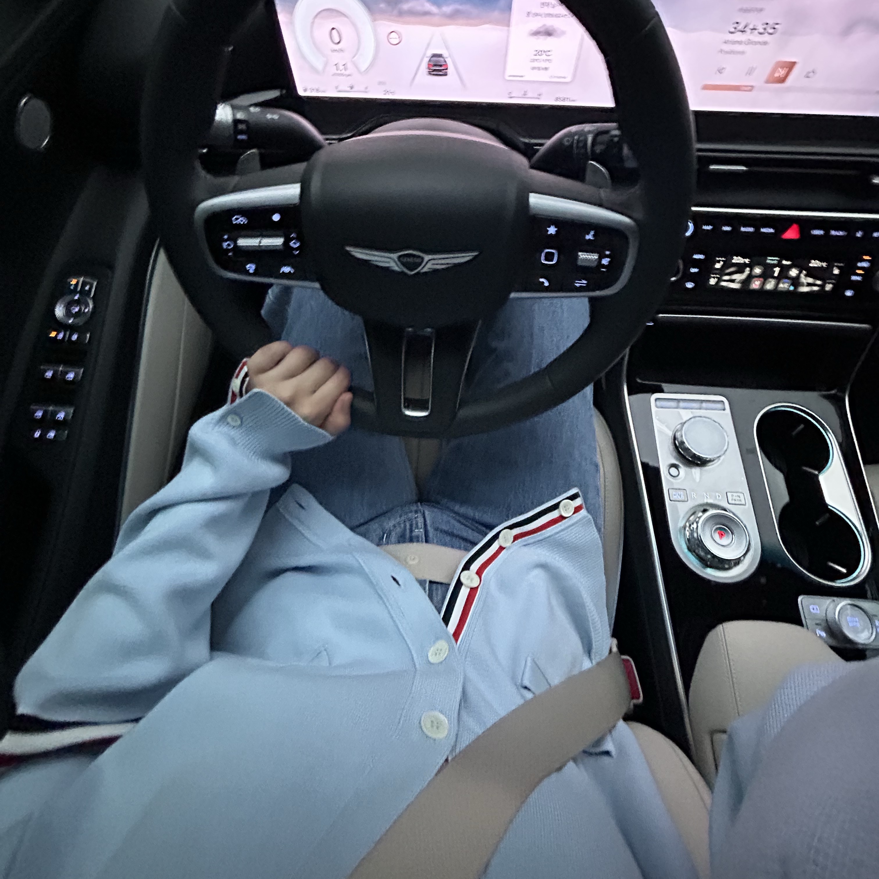 Thom Browne Milano Stitch Stripe Armband Cardigan Light Blue 착용 스타일 - 2