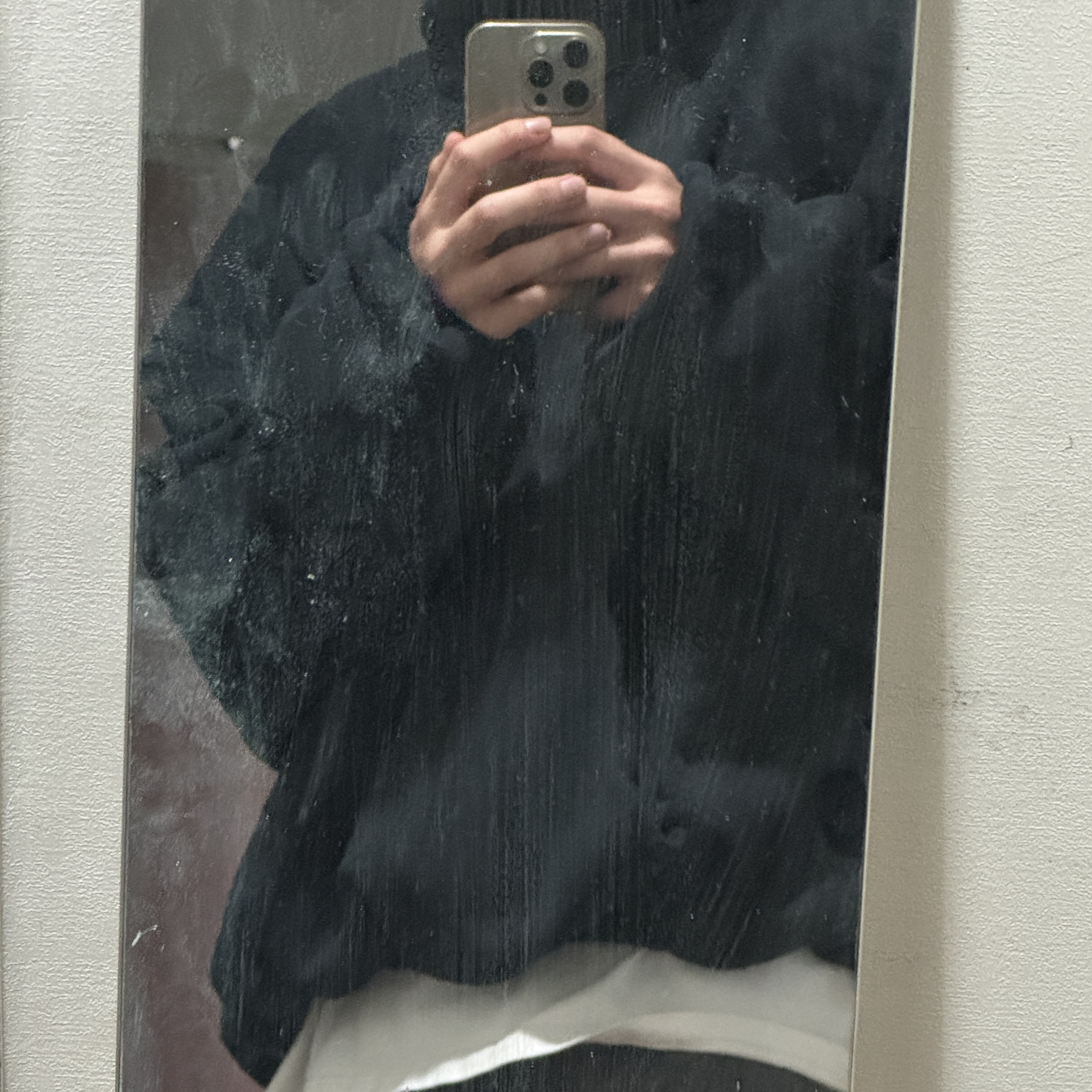 Yeezy Gap Engineered By Balenciaga Dove Hoodie Washed Black, Apple iPhone 15 Pro 256GB Natural Titanium (Korean Ver.) 착용 스타일 - 1
