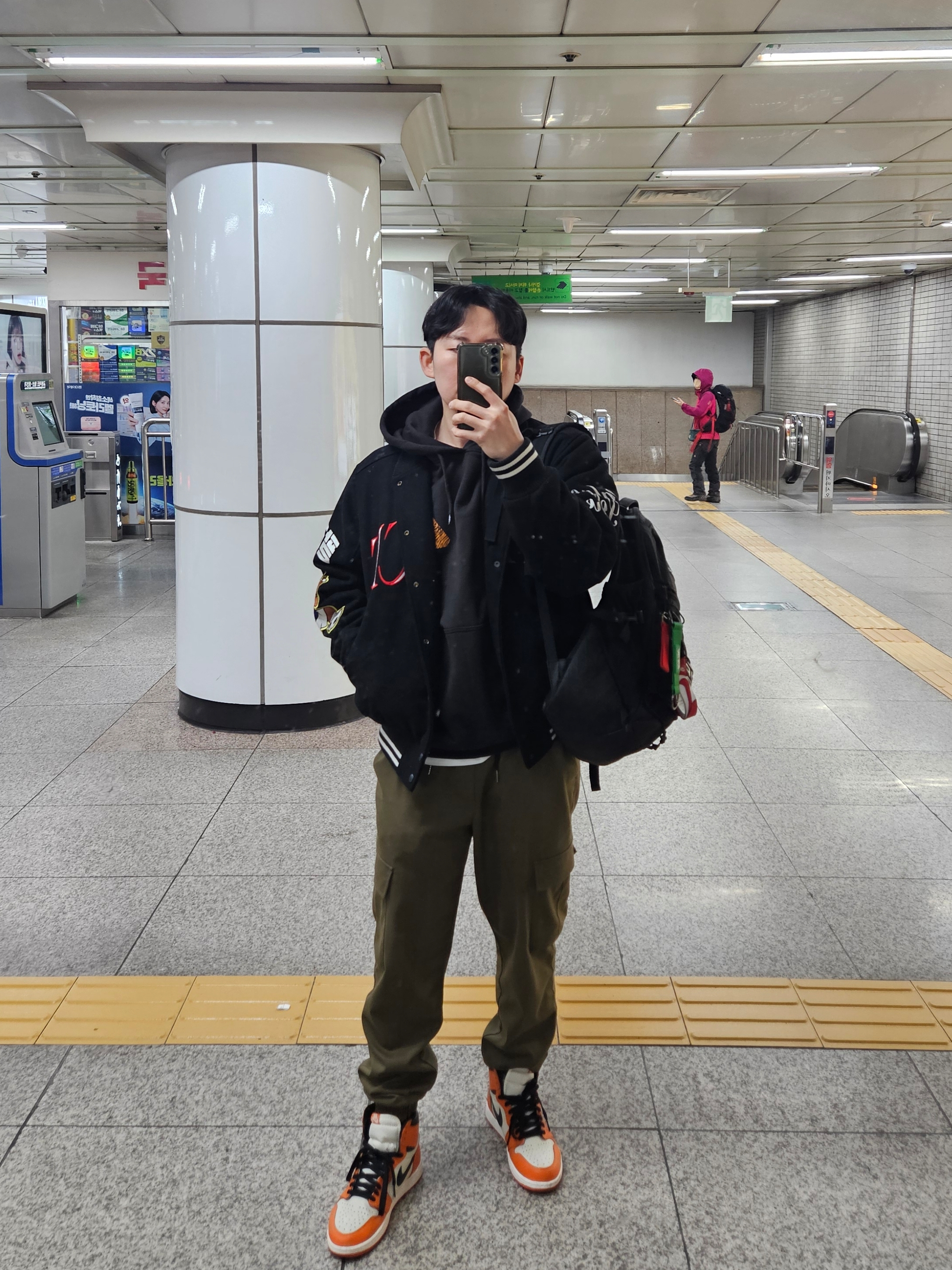 Jordan 1 Retro High OG Reverse Shattered Backboard, Palace Korea Varsity Jacket Black - 24SS 착용 스타일