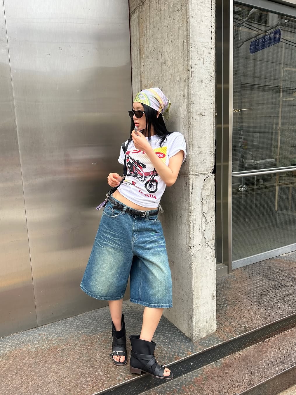 Honda Anime CT 125 Short Sleeve White, Honda Wing Logo Carpenter Bermuda Pants Blue 착용 스타일 - 2