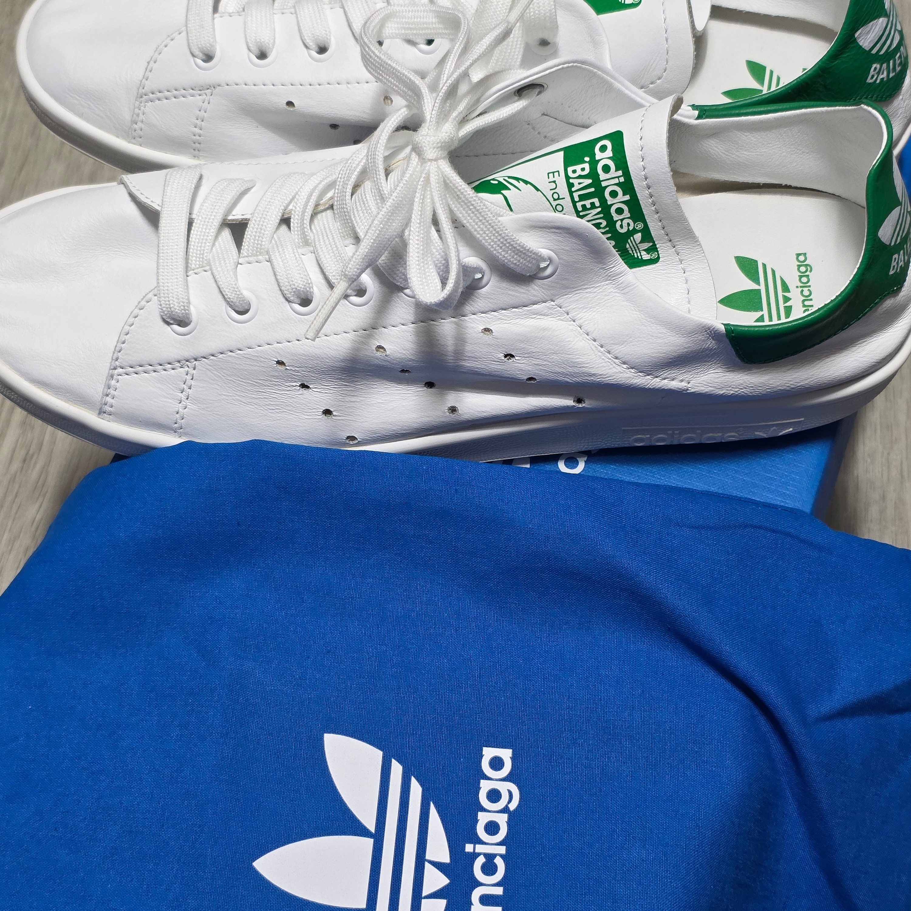 Balenciaga x Adidas Stan Smith Core White Green 착용 스타일 - 8