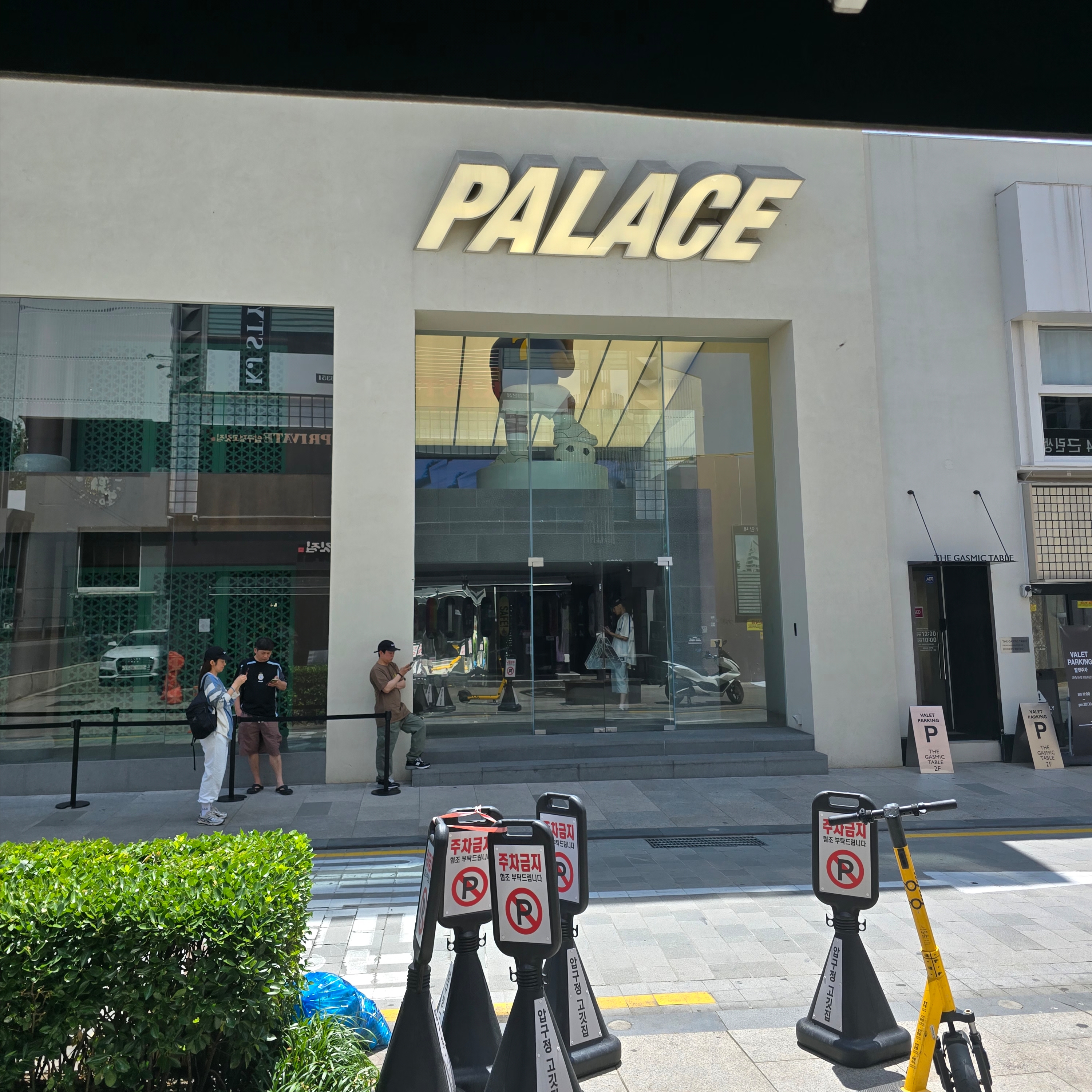 Palace 1 Truth Jersey Black - 25SS, Balenciaga Combat Strike 20mm Boot Kaki 착용 스타일 - 3
