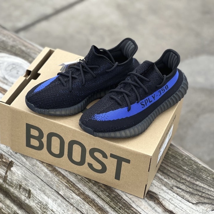 Adidas Yeezy Boost 350 V2 Dazzling Blue 착용 스타일 - 1