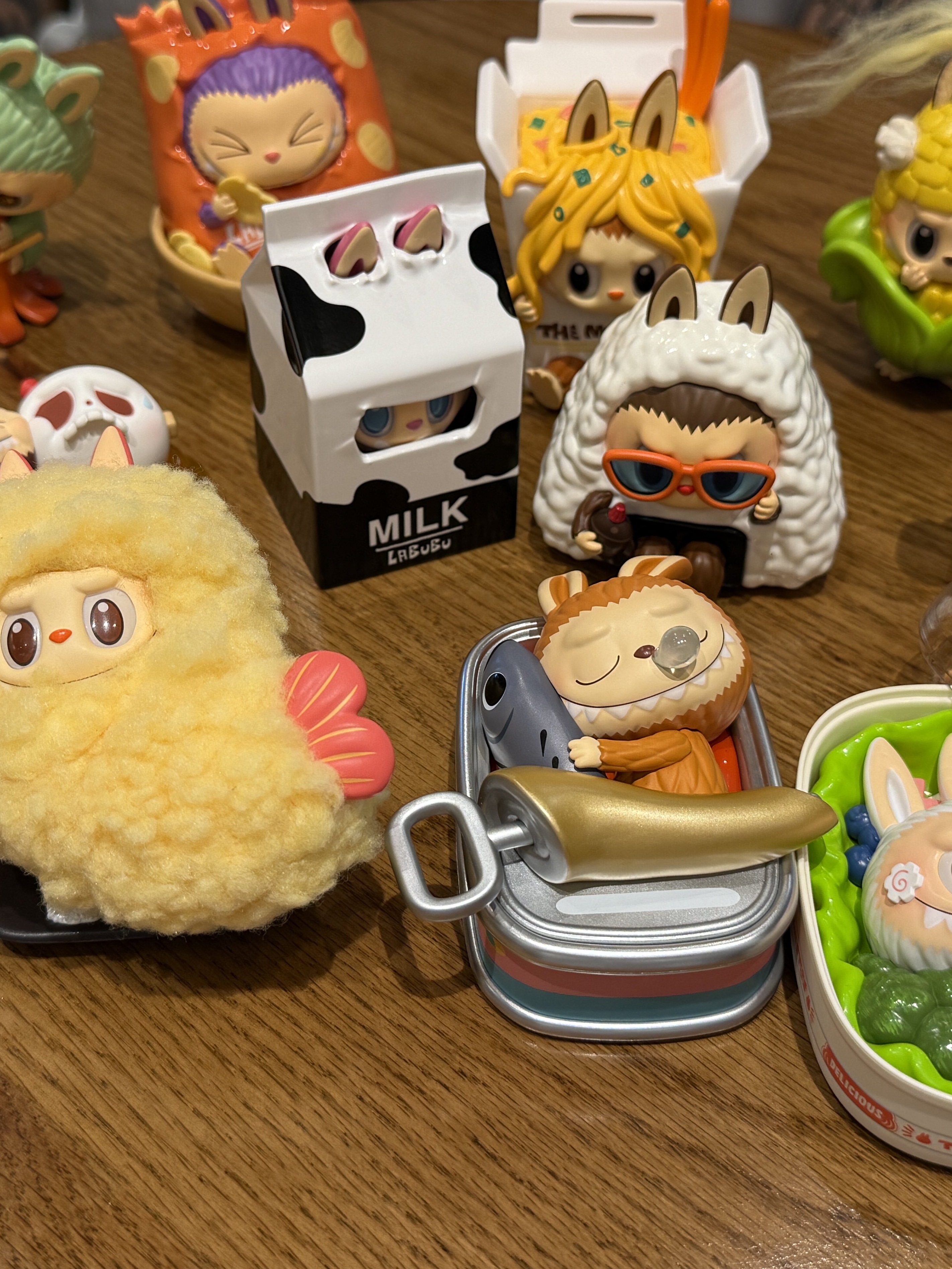 Pop Mart Labubu The Monsters Wacky Mart Series Figures (12 Blind Boxes), Pop Mart Labubu The Monsters Wacky Mart Series Figures Sandwich (Opened Case) 착용 스타일 - 3