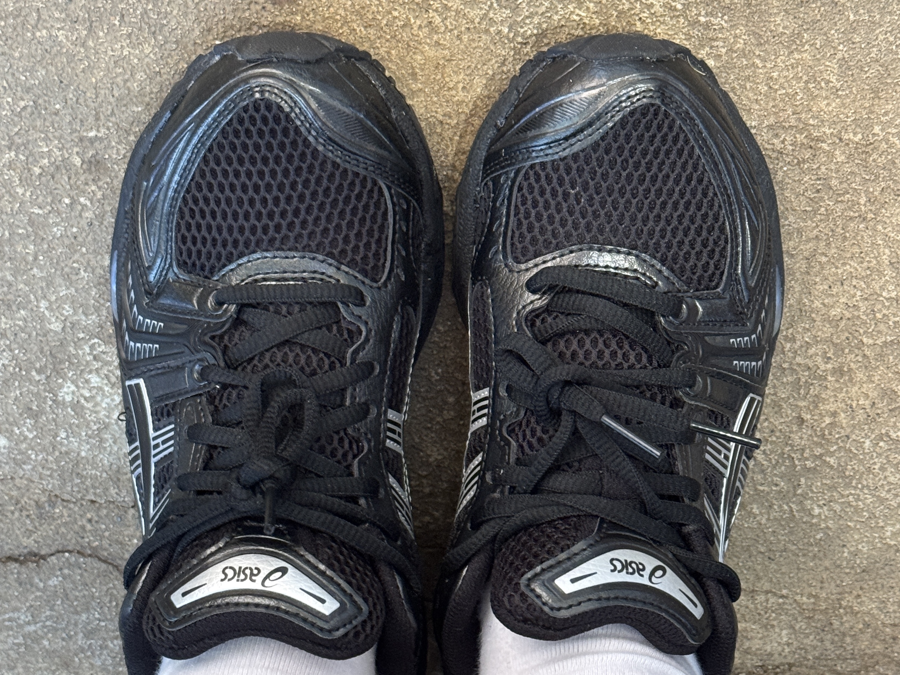 Asics Gel-Kayano 14 Black Pure Silver 착용 스타일