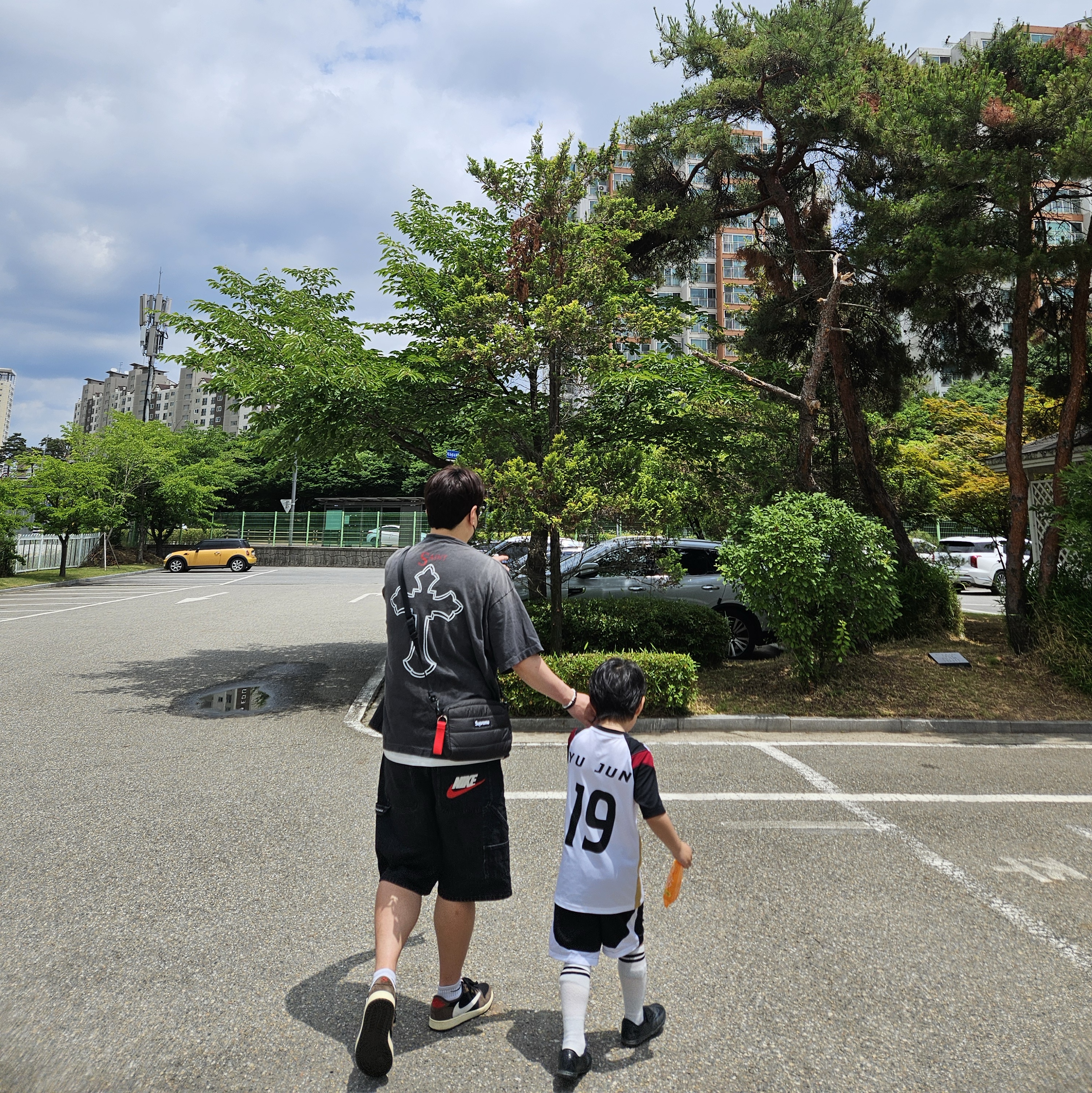 Jordan 1 x Travis Scott Retro Low OG SP Mocha, Supreme x Nike Denim Short Black - 24SS 착용 스타일 - 1