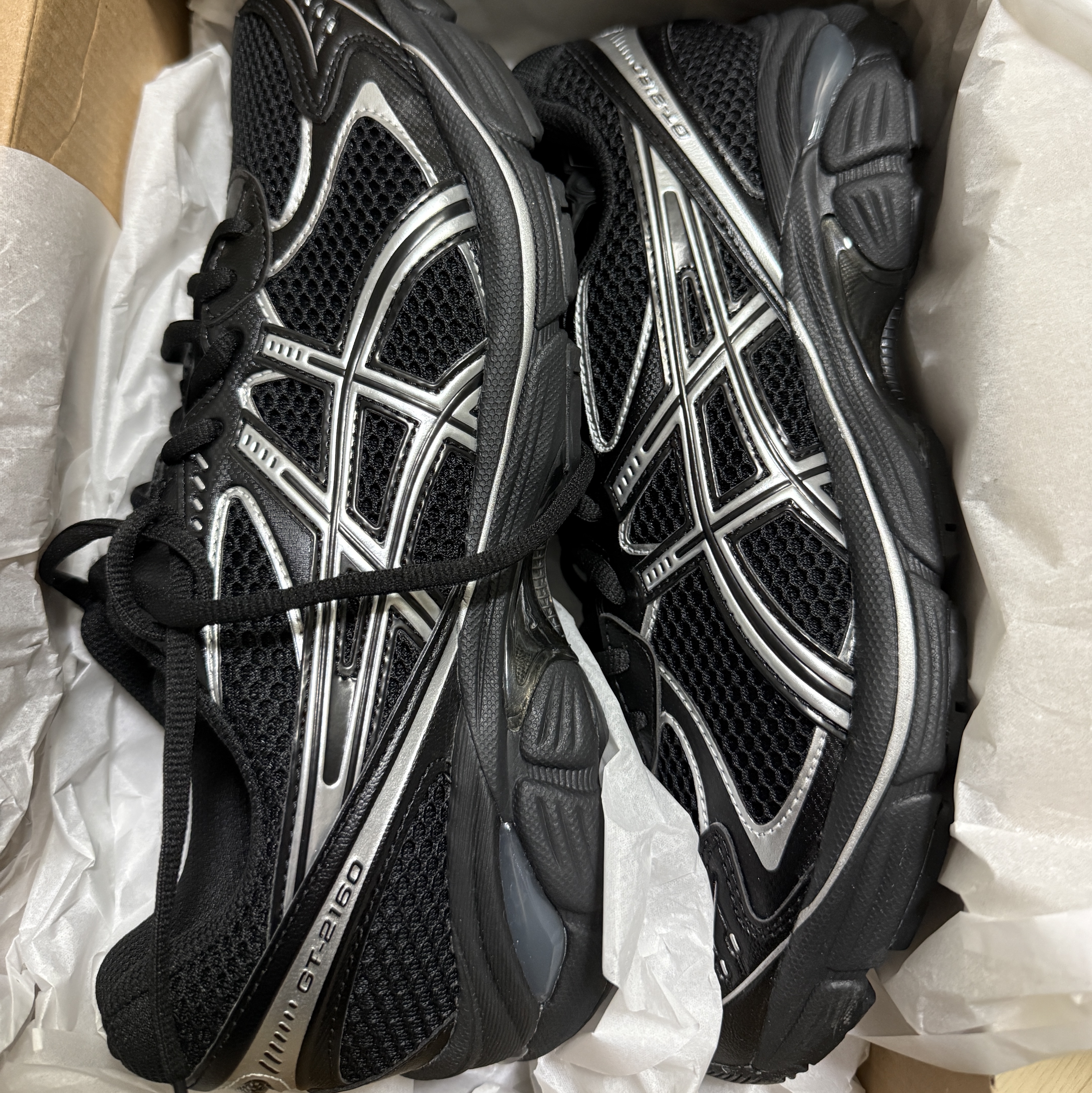 Asics GT-2160 Black Pure Silver 착용 스타일