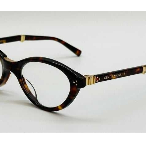 Gentle Monster Takion 01 Black Clear 착용 스타일 - 5