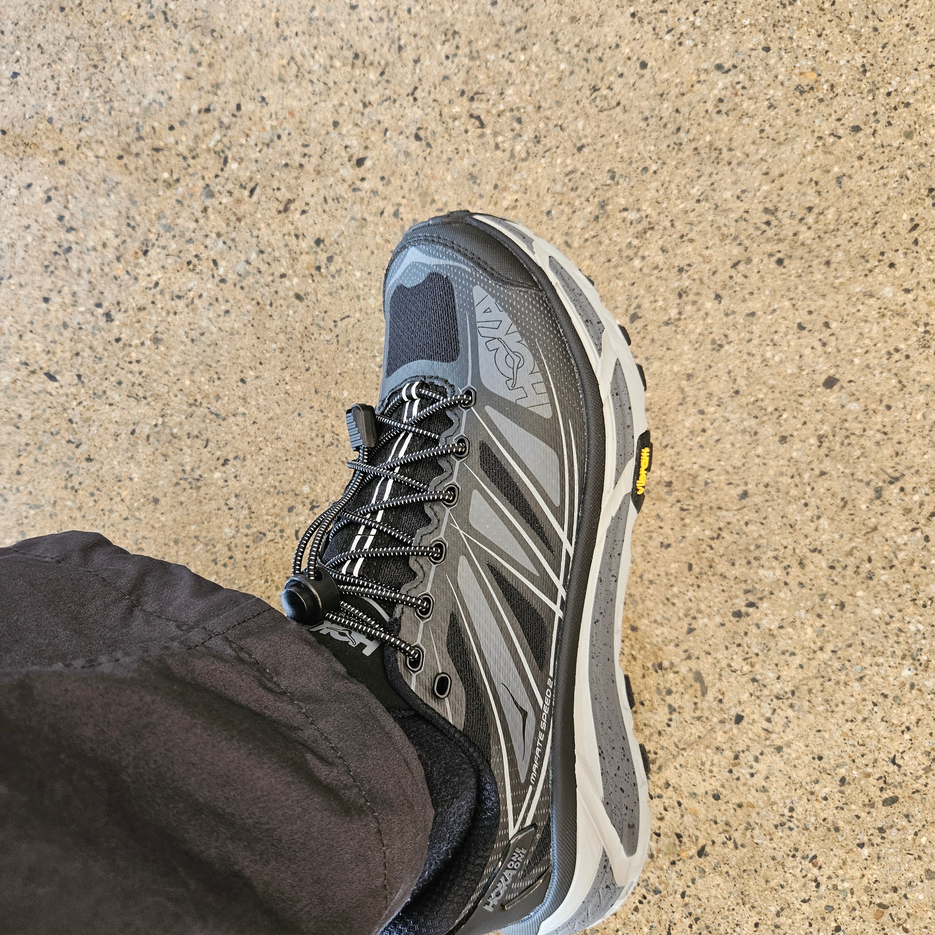 Hoka Mafate Speed 2 Black Castlerock 착용 스타일