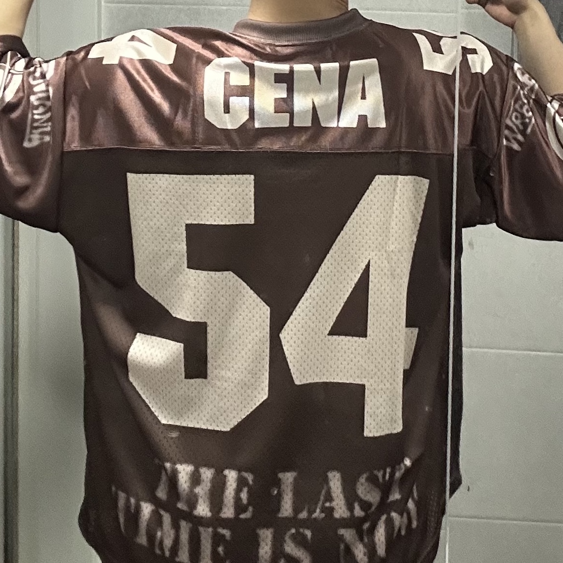 Travis Scott Cactus Jack x WWE Last Time Jersey John Cena T-Shirt Brown 착용 스타일
