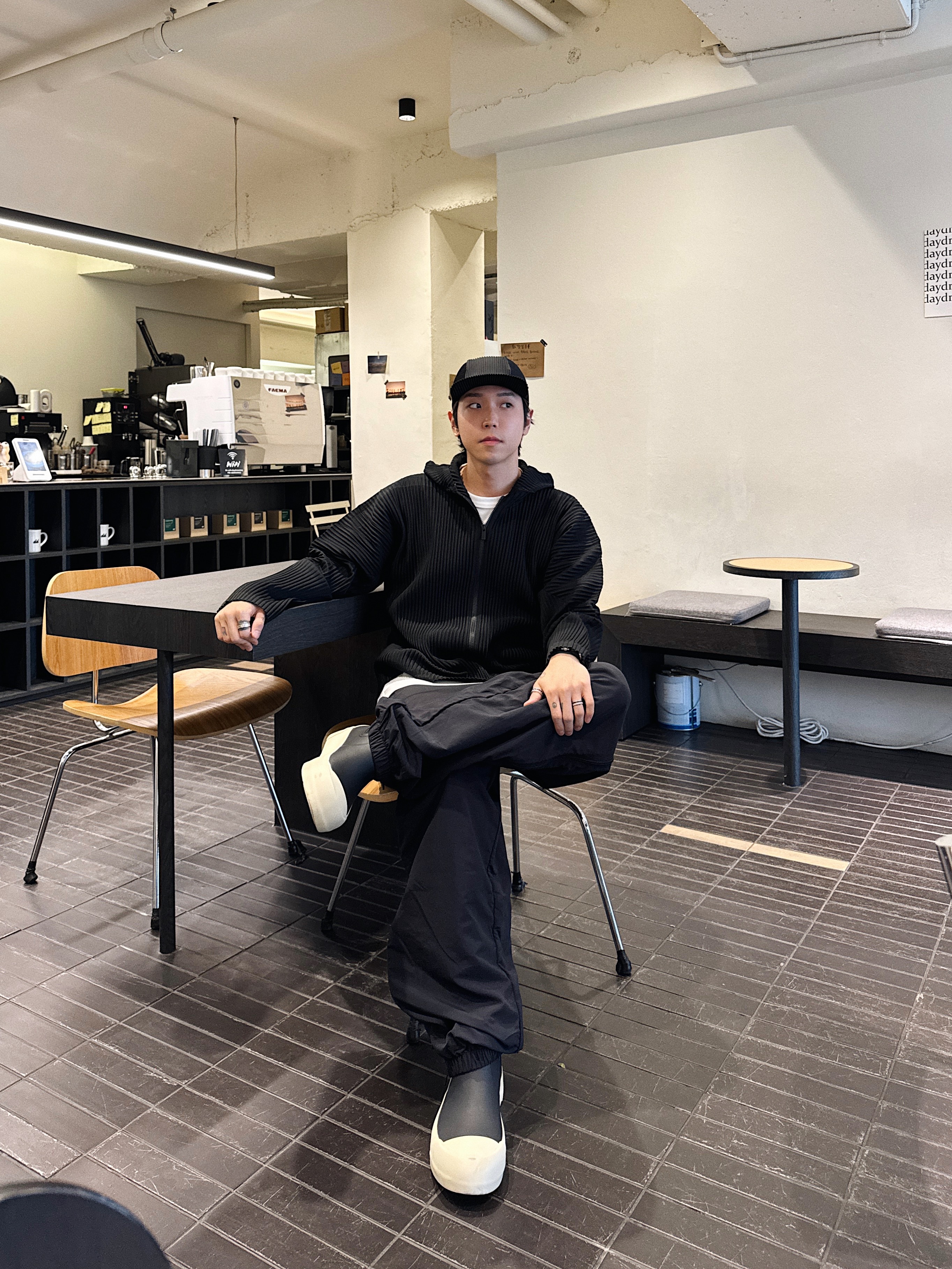 Homme Plisse Issey Miyake MC August Hoodie Black, Supreme Warm Up Pant Black - 24FW 착용 스타일 - 7