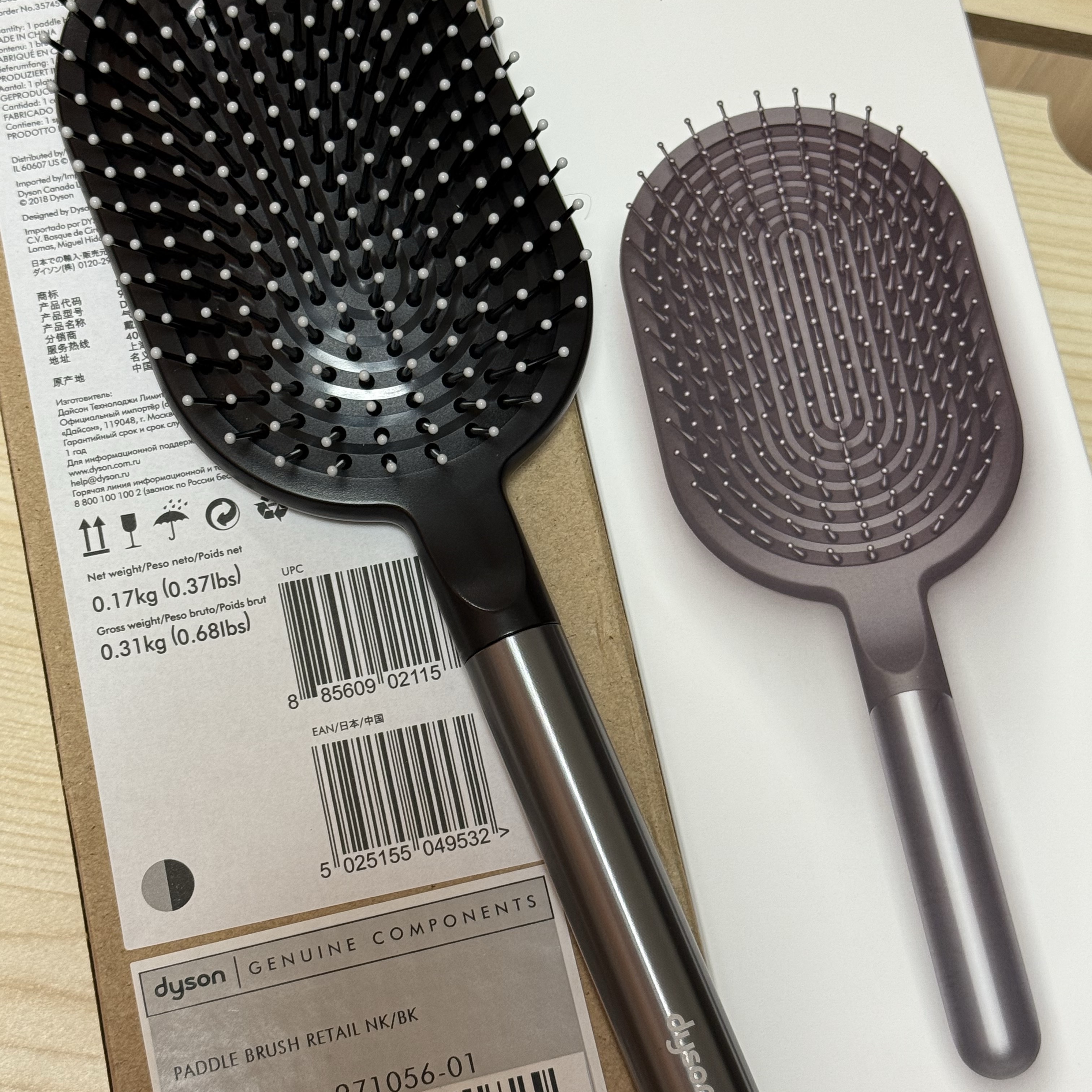 Dyson Paddle Brush Nickel Black 착용 스타일 - 2