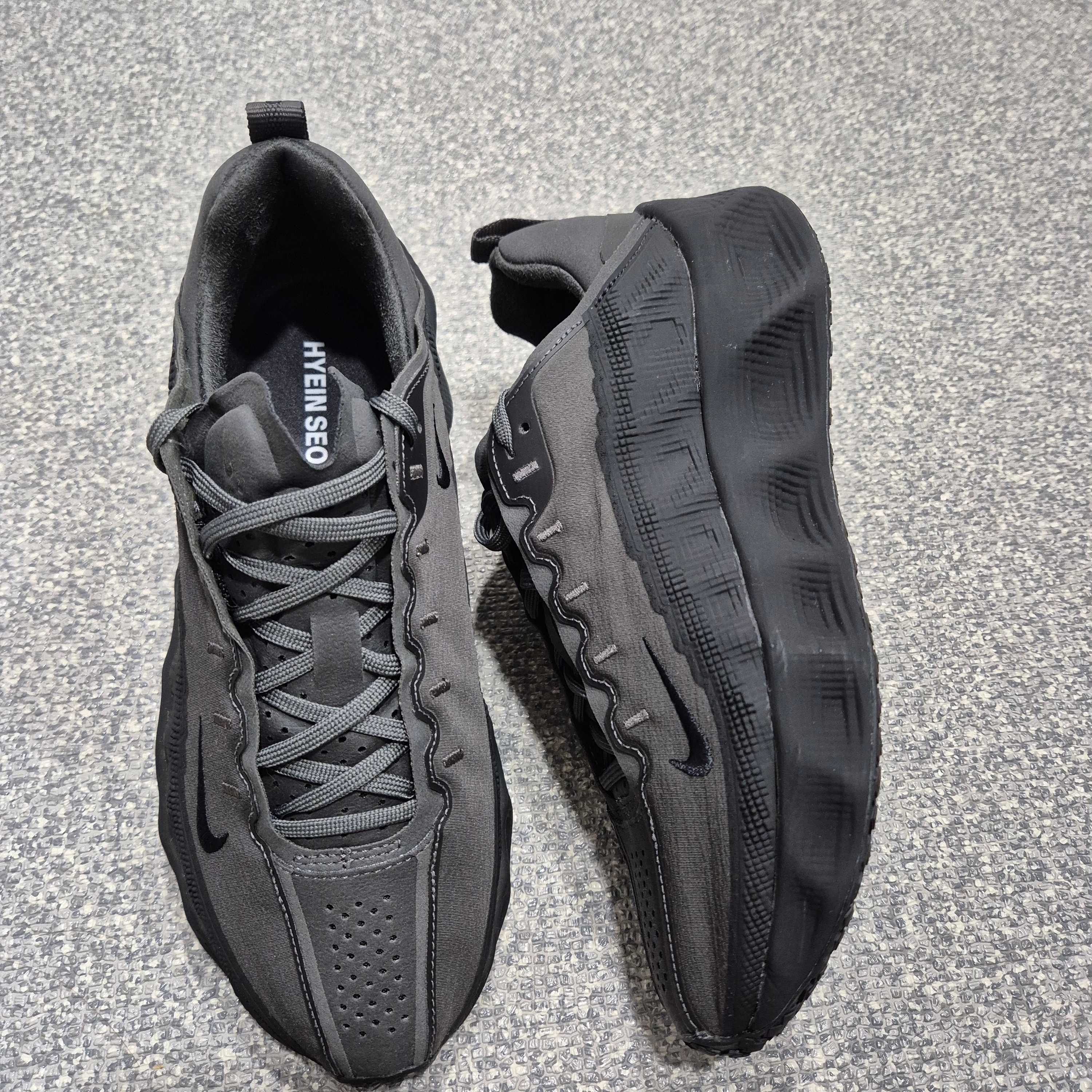 Nike x Hyein Seo Ava Rover Black 착용 스타일