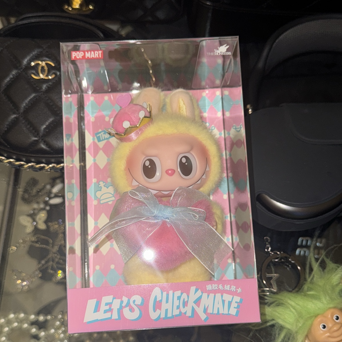 Pop Mart The Monsters Checkmate Series Plush Keyring, Apple AirPods Max Lightning Space Gray (Korean Ver.) 착용 스타일