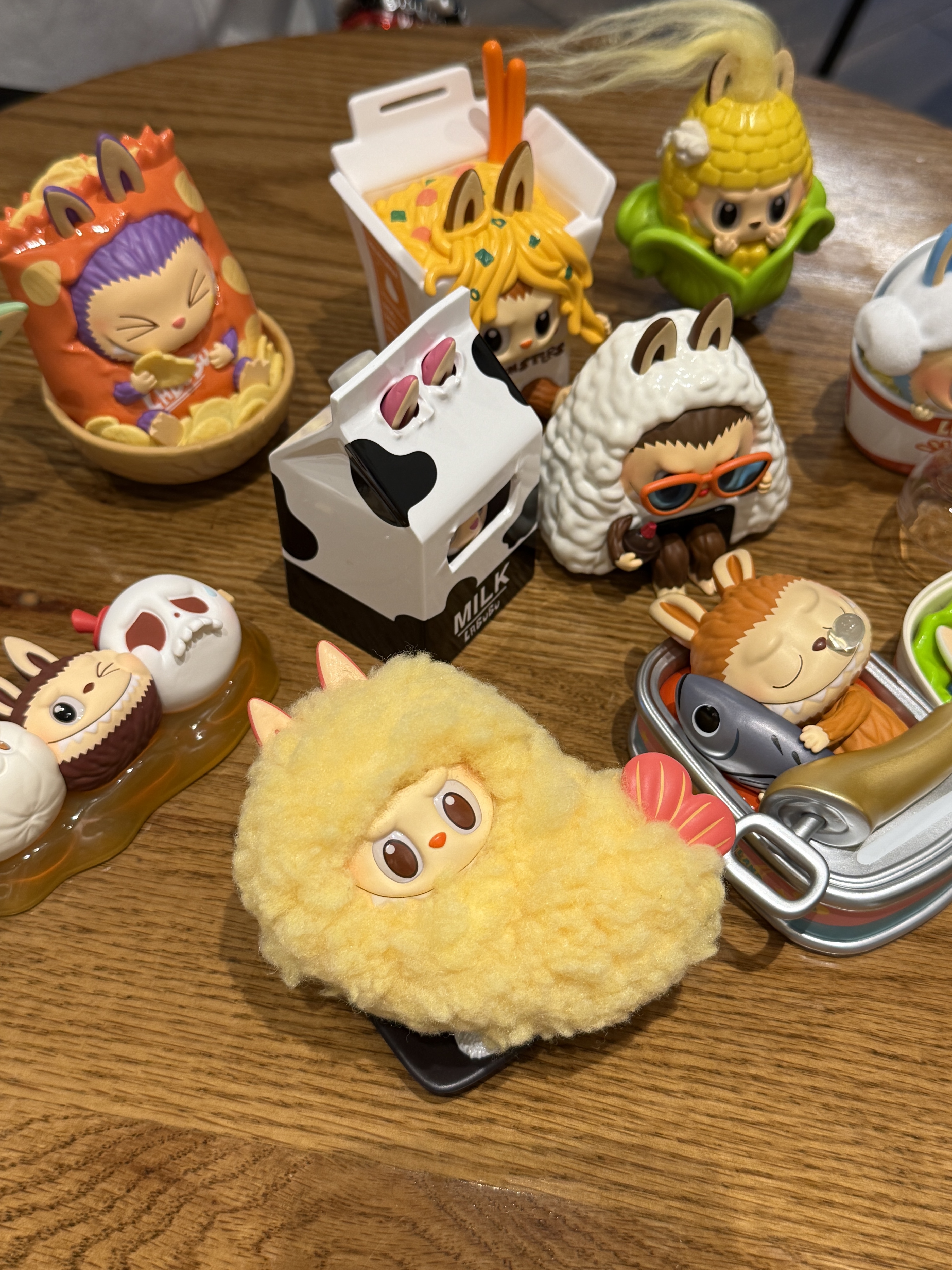 Pop Mart Labubu The Monsters Wacky Mart Series Figures (12 Blind Boxes), Pop Mart Labubu The Monsters Wacky Mart Series Figures Sandwich (Opened Case) 착용 스타일 - 1