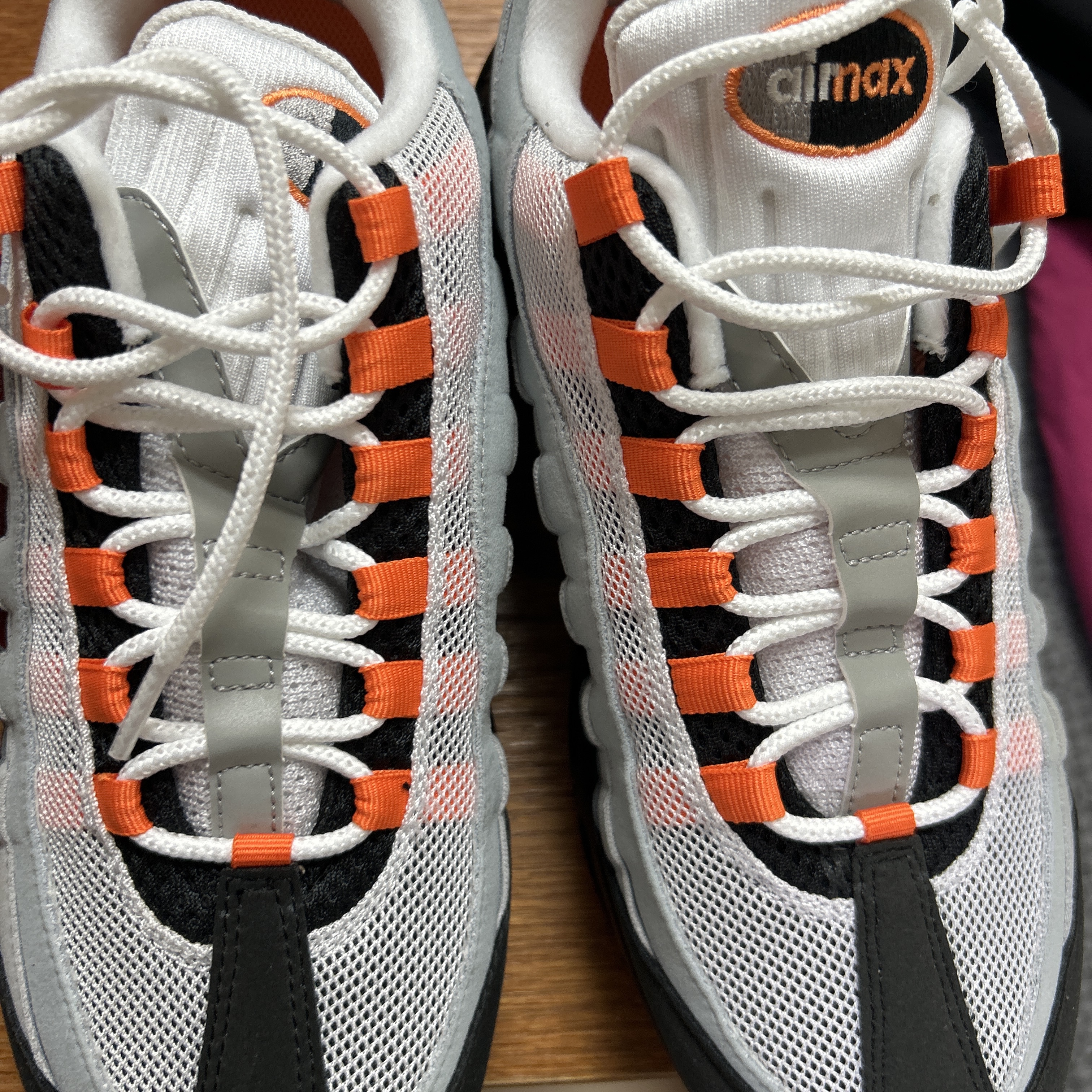 Nike Air Max 95 OG Bright Mandarin 착용 스타일