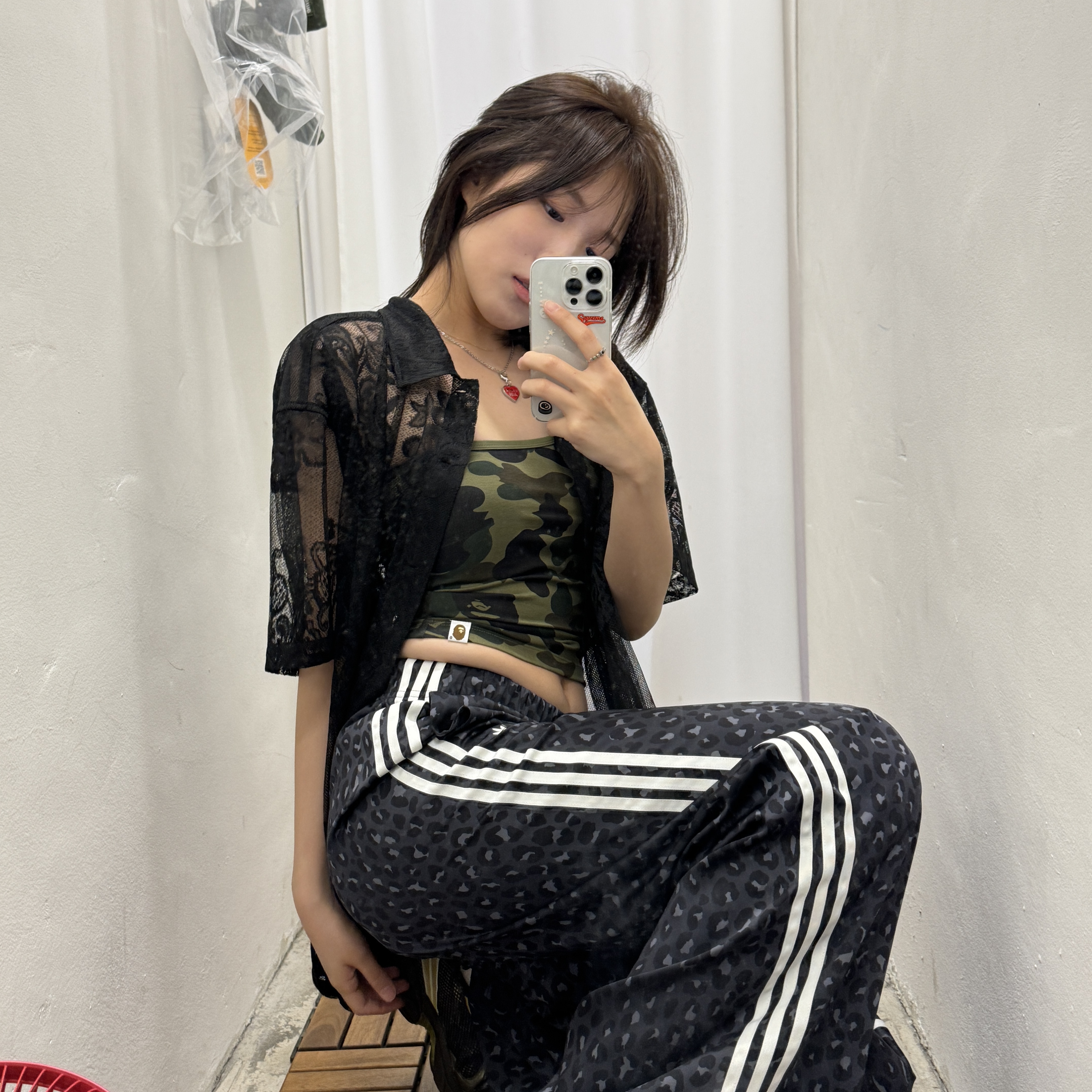 Supreme Last Supper Lace S/S Shirt Black - 25SS, (W) Adidas Wide Leg Satin Pants Multicolor Carbon - US Sizing 착용 스타일 - 3