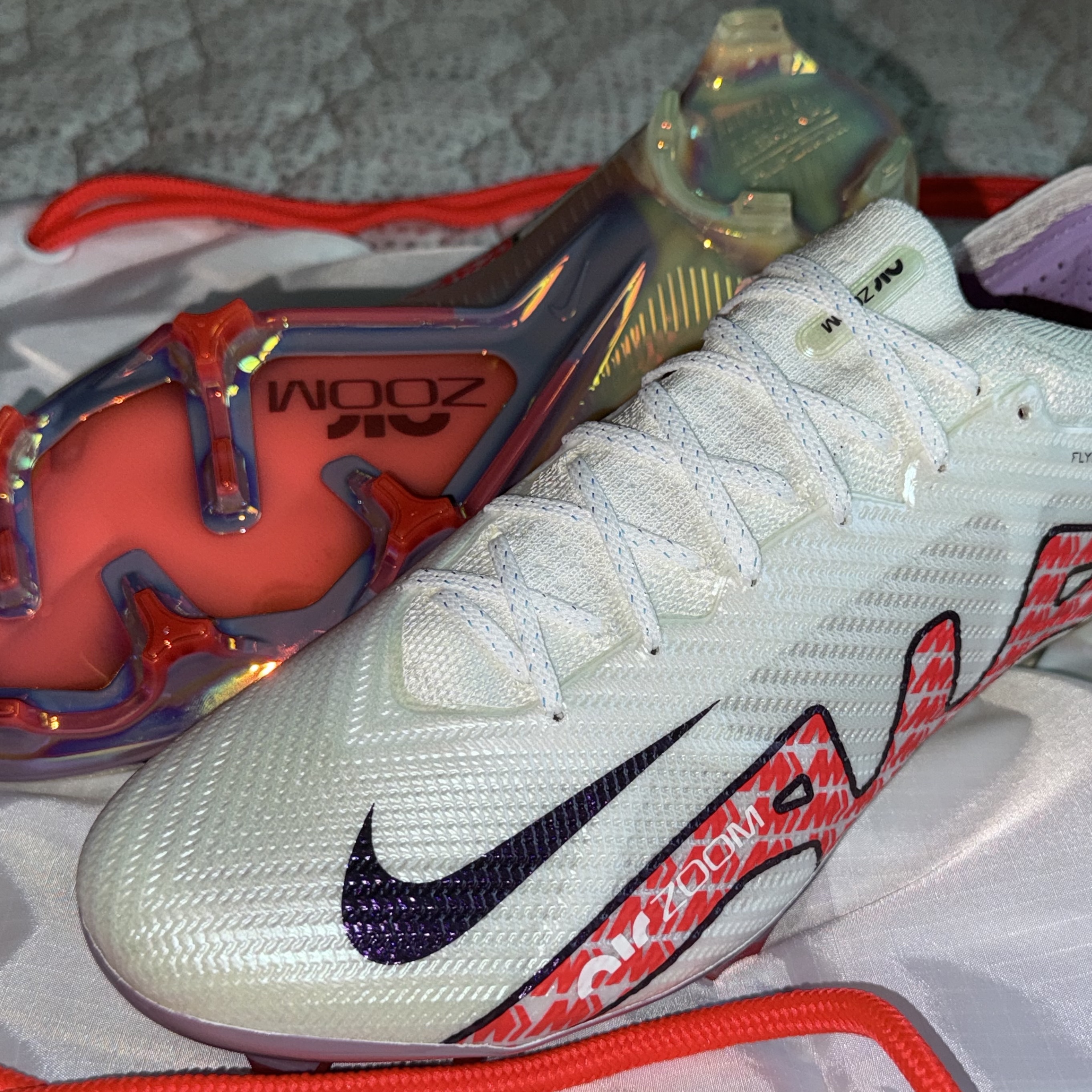 Nike Zoom Mercurial Vapor 15 Elite FG White Bright Crimson 착용 스타일