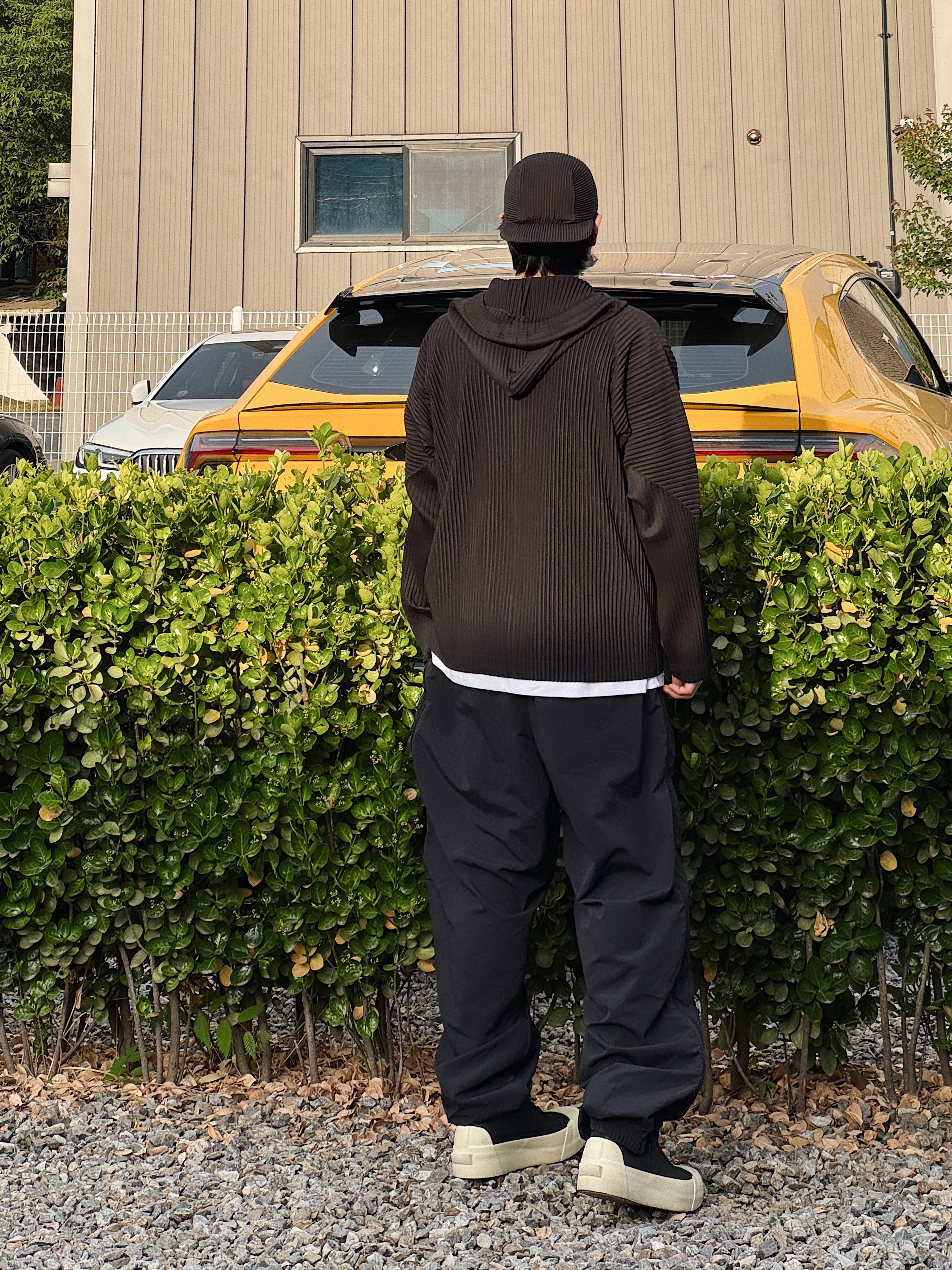 Homme Plisse Issey Miyake MC August Hoodie Black, Supreme Warm Up Pant Black - 24FW 착용 스타일 - 5