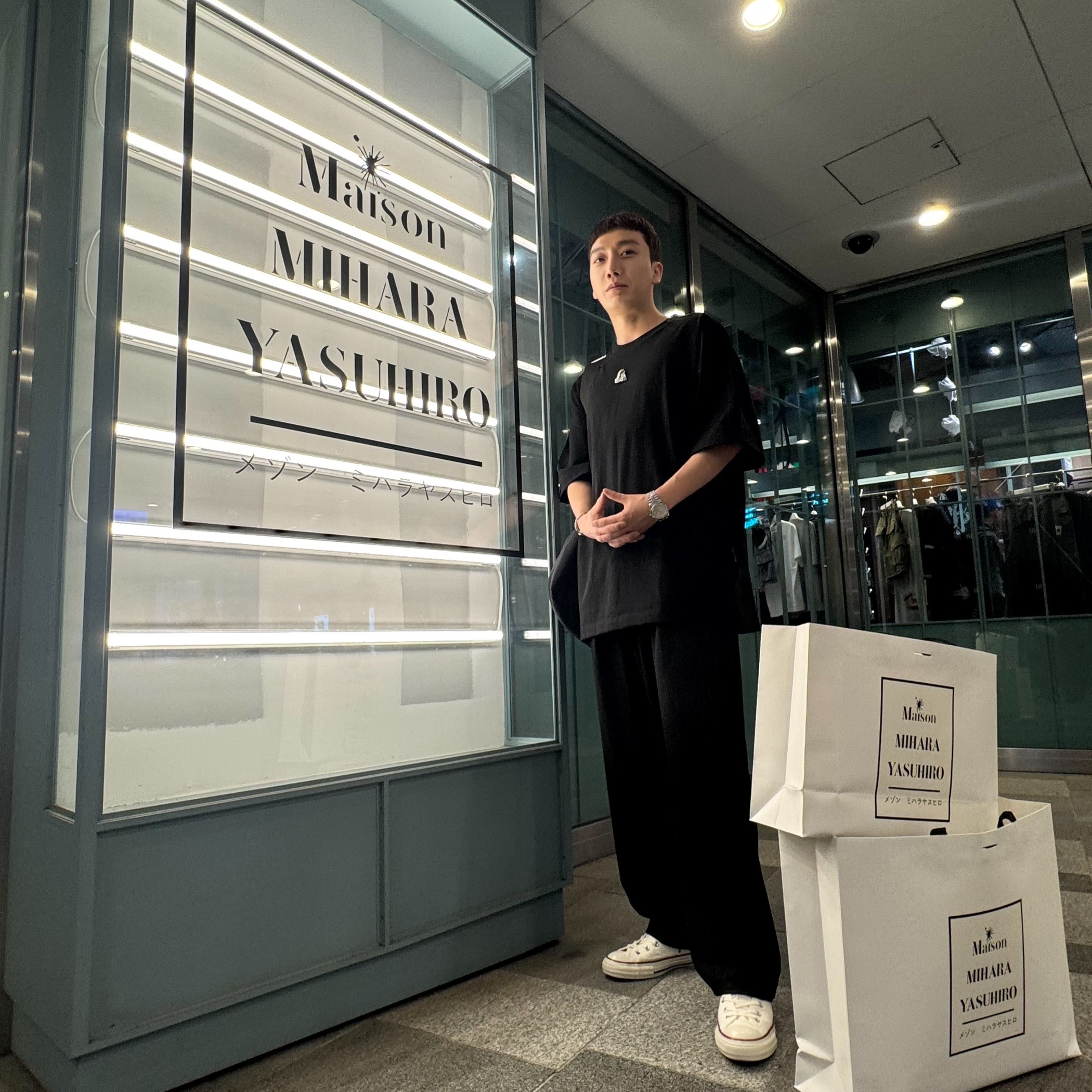 Maison Mihara Yasuhiro Peterson23 OG Sole Canvas Extra High-top Sneakers Exclusive Edition Black Black, Maison Mihara Yasuhiro Hank VL OG Sole Canvas Low-top Sneakers White 착용 스타일 - 6
