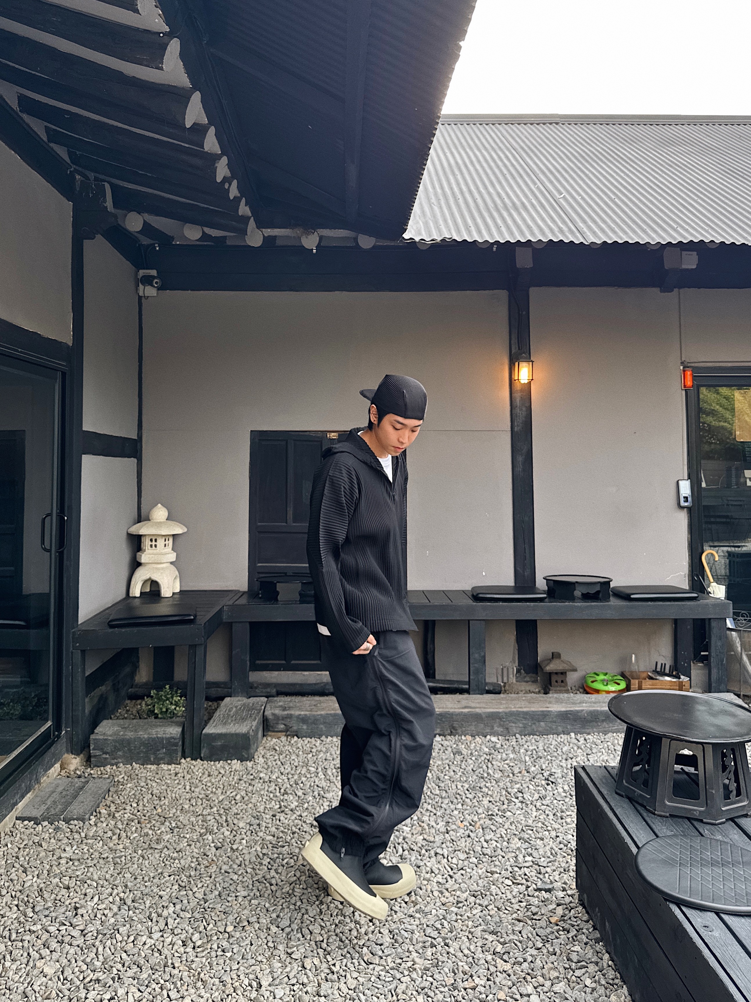 Homme Plisse Issey Miyake MC August Hoodie Black, Supreme Warm Up Pant Black - 24FW 착용 스타일 - 3