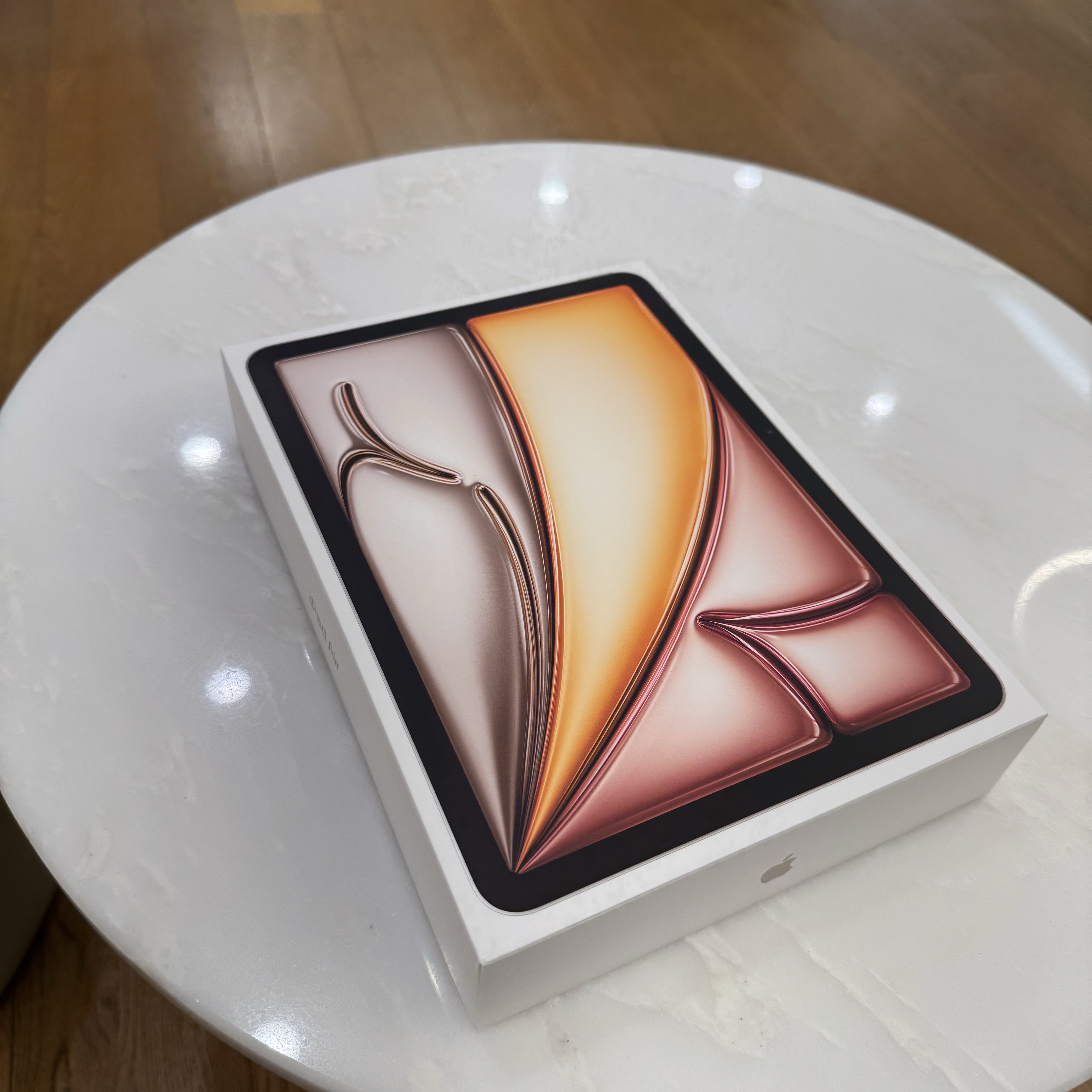 Apple iPad Air 7th Gen 11-inch Wifi 128GB Starlight (Korean Ver.) 착용 스타일