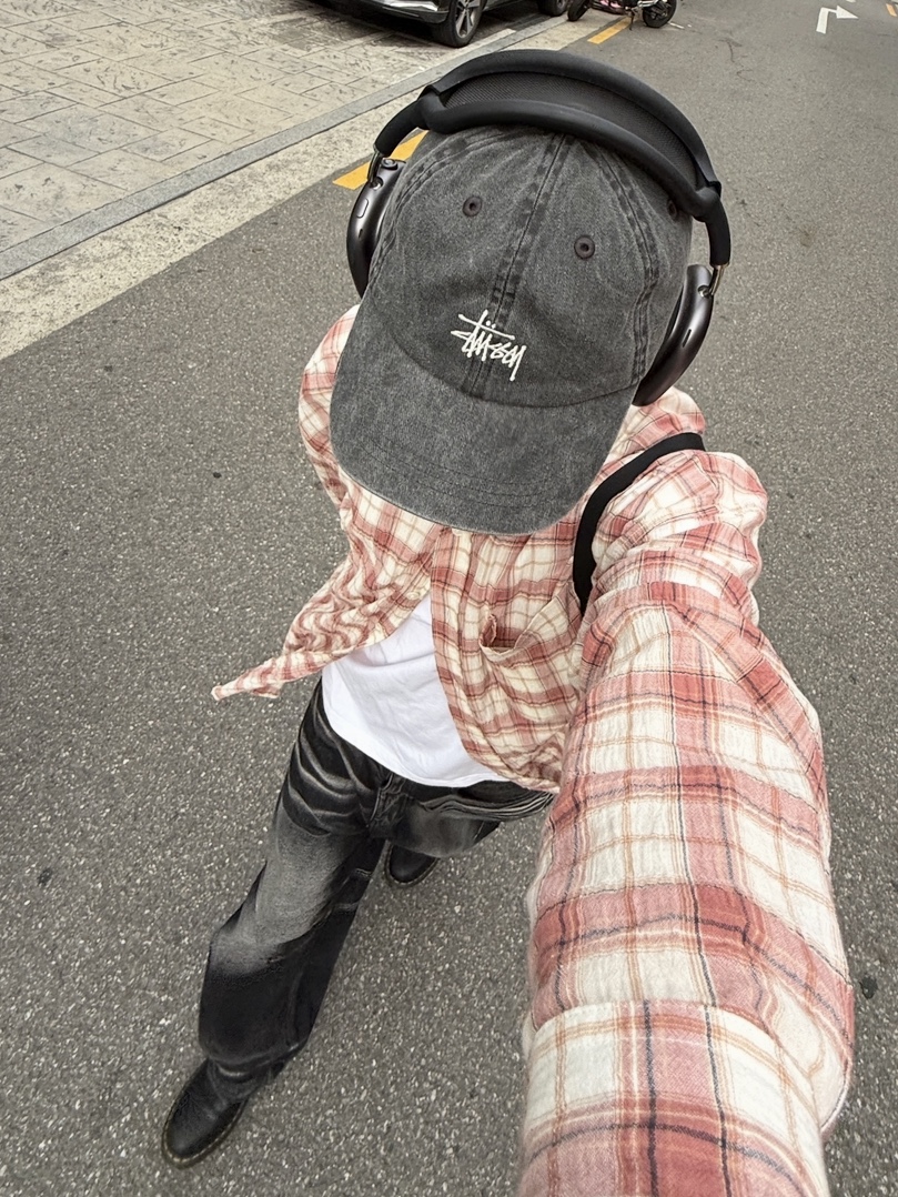 Dr. Martens 1461 Ambassador Black, BLR Embossed Wave Washing Wide Denim Pants Black 착용 스타일 - 5